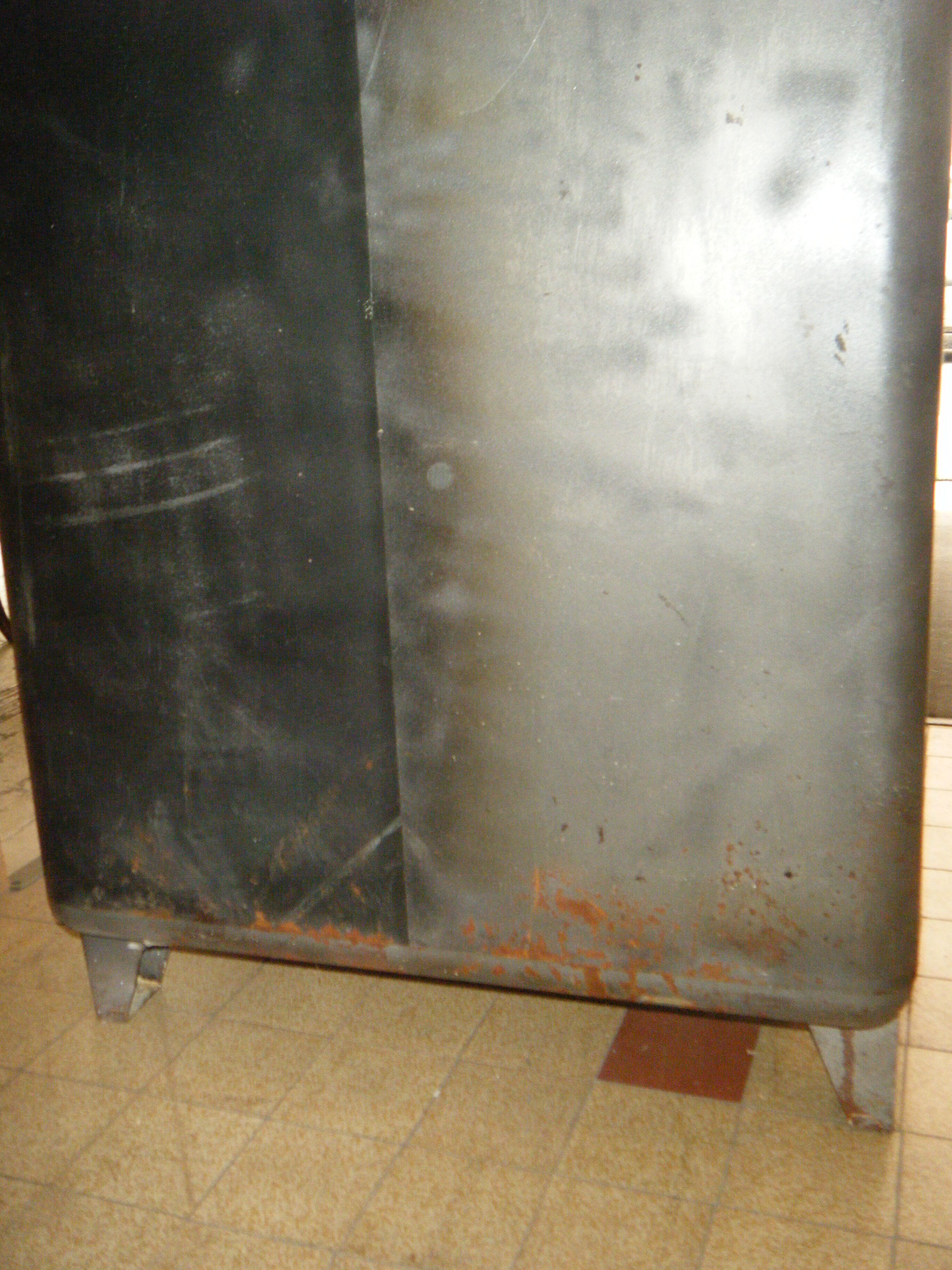 Cloakroom steel rounded corners