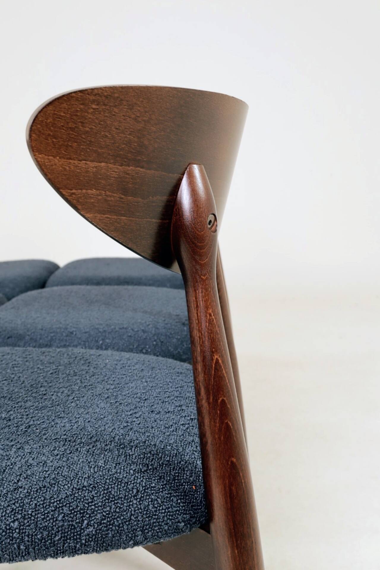 Modern Set of 6 Dining Chairs, Blue Marine Bouclè and Dark beech wood