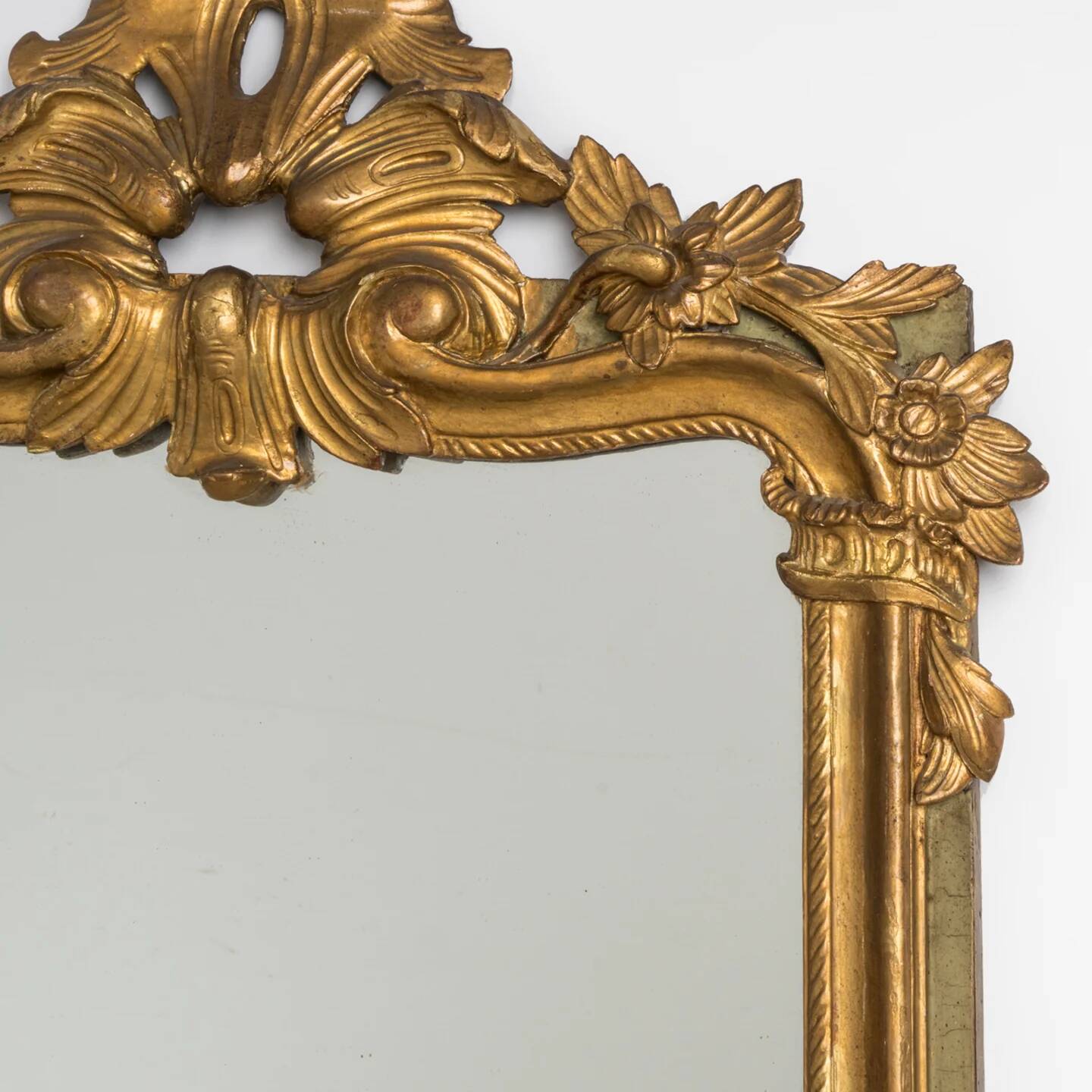 Antique flowered mirror from the 19th century.
