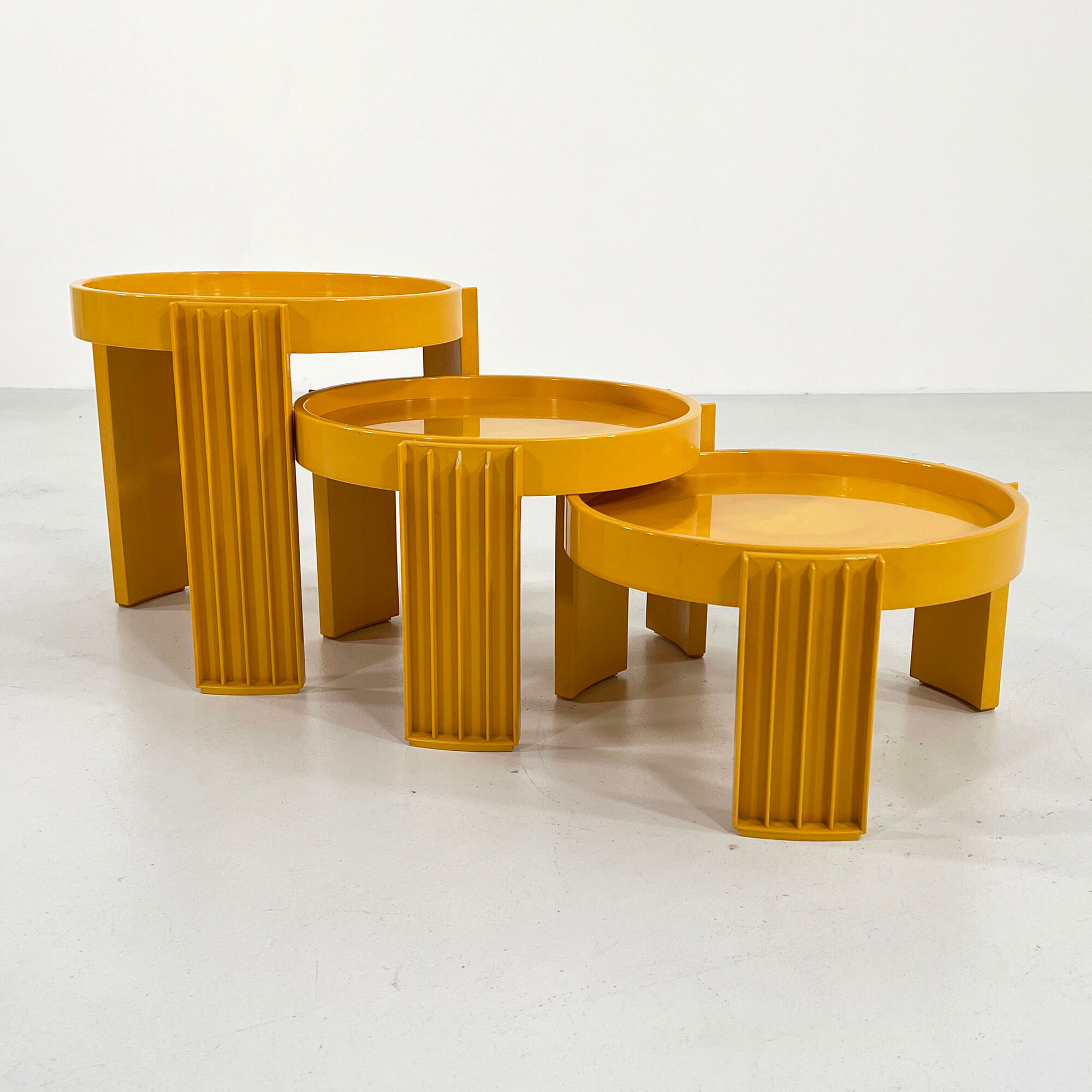 Set of 3 yellow Marema nesting tables by Gianfranco Frattini for Cassina, 1960