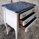 Commode trois tiroirs Louis XV patinée blanche et bleue