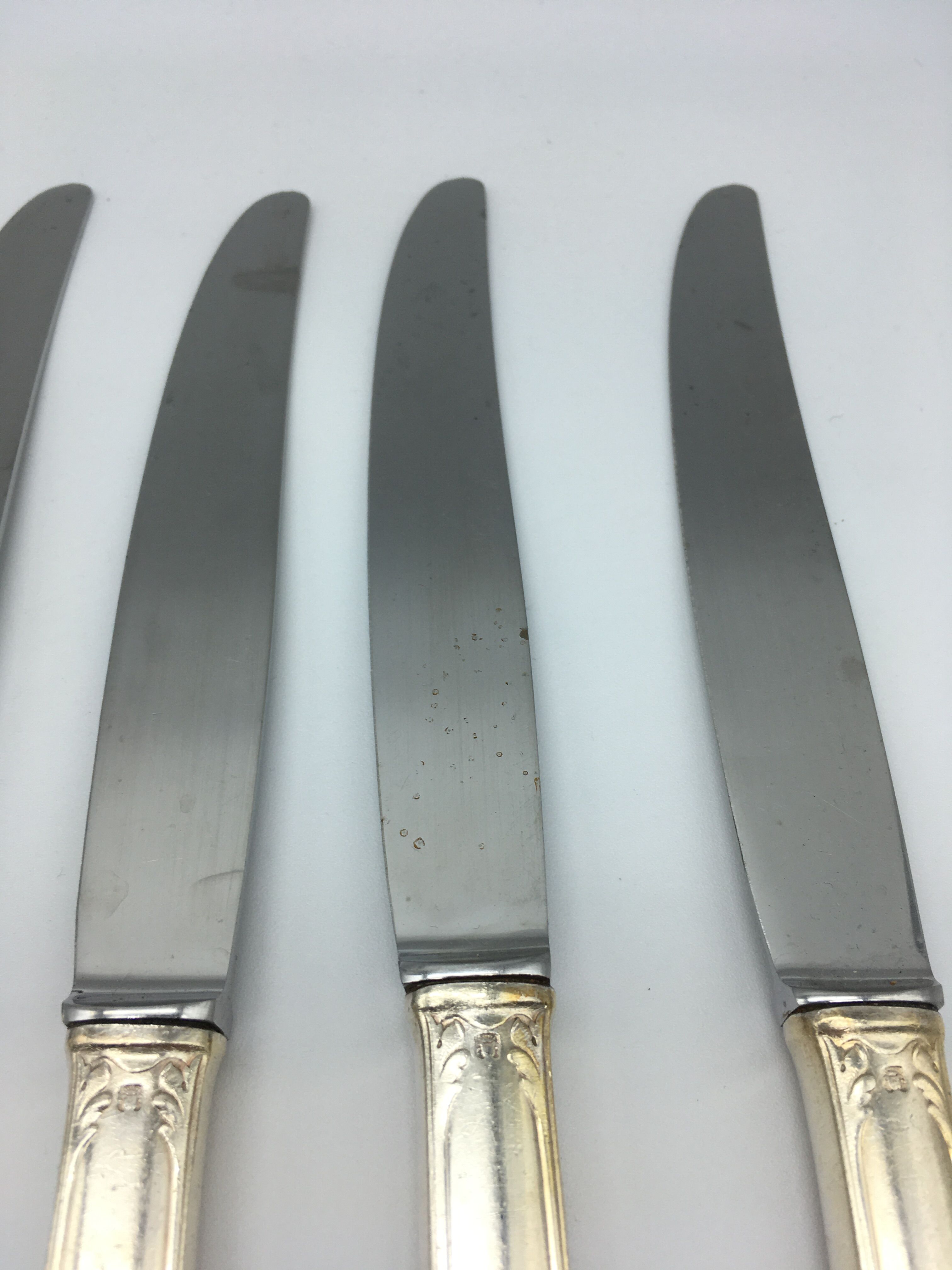 12 silver metal knives.