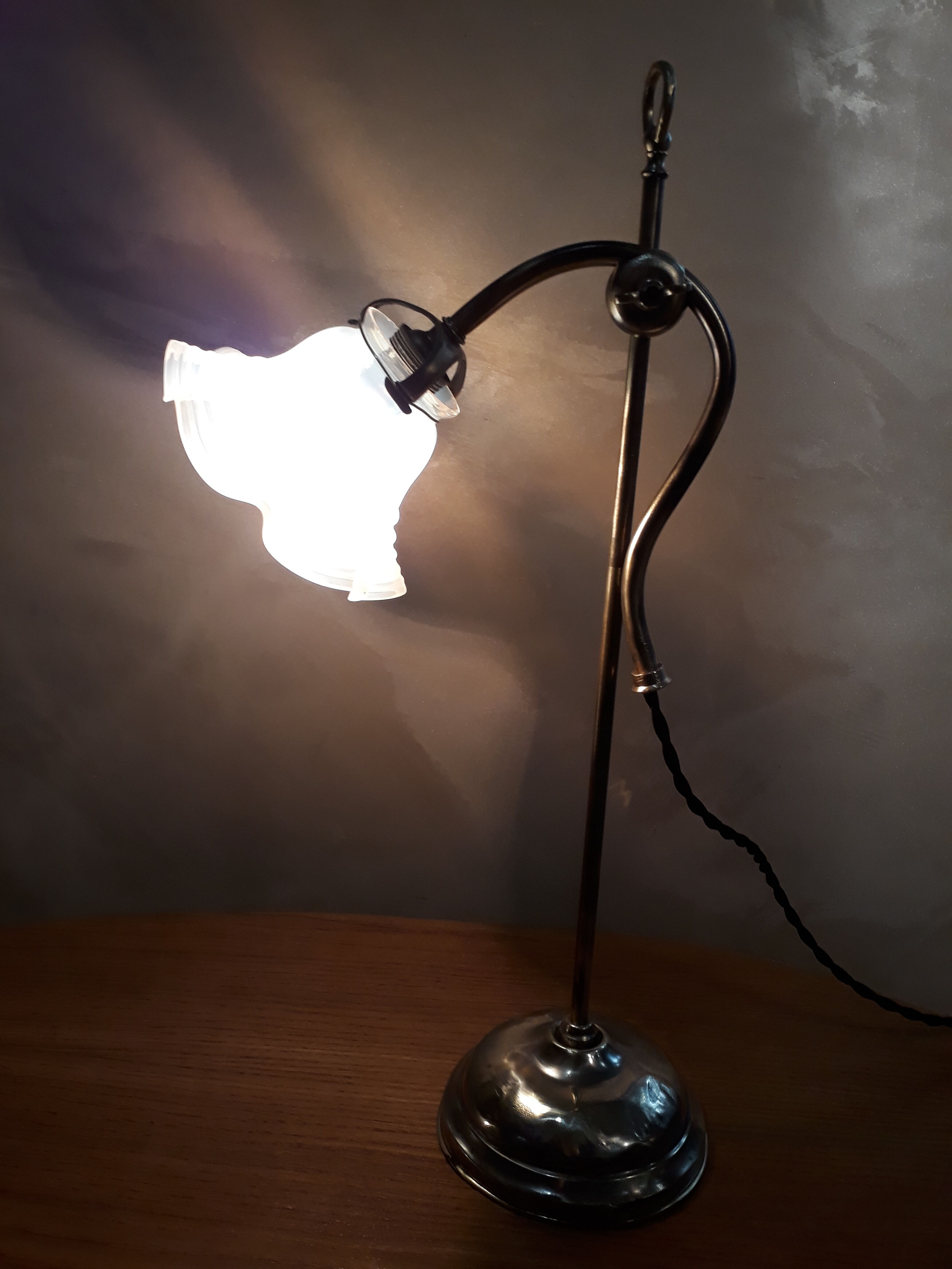 Opalescent tulip swing lamp 1900