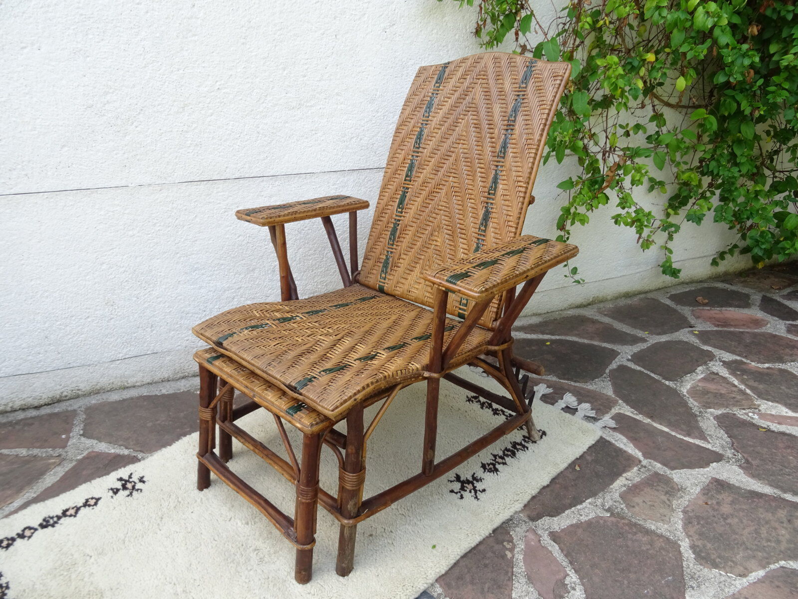 Rattan folding lounge chair