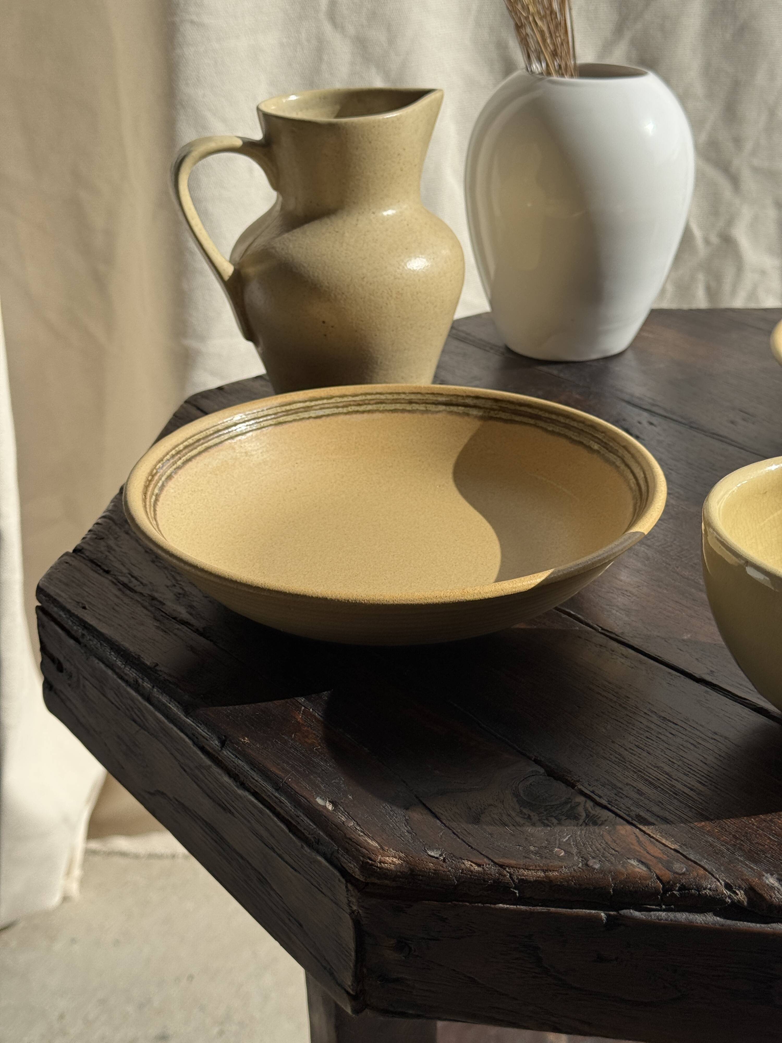 Small beige stoneware jug H14 L15