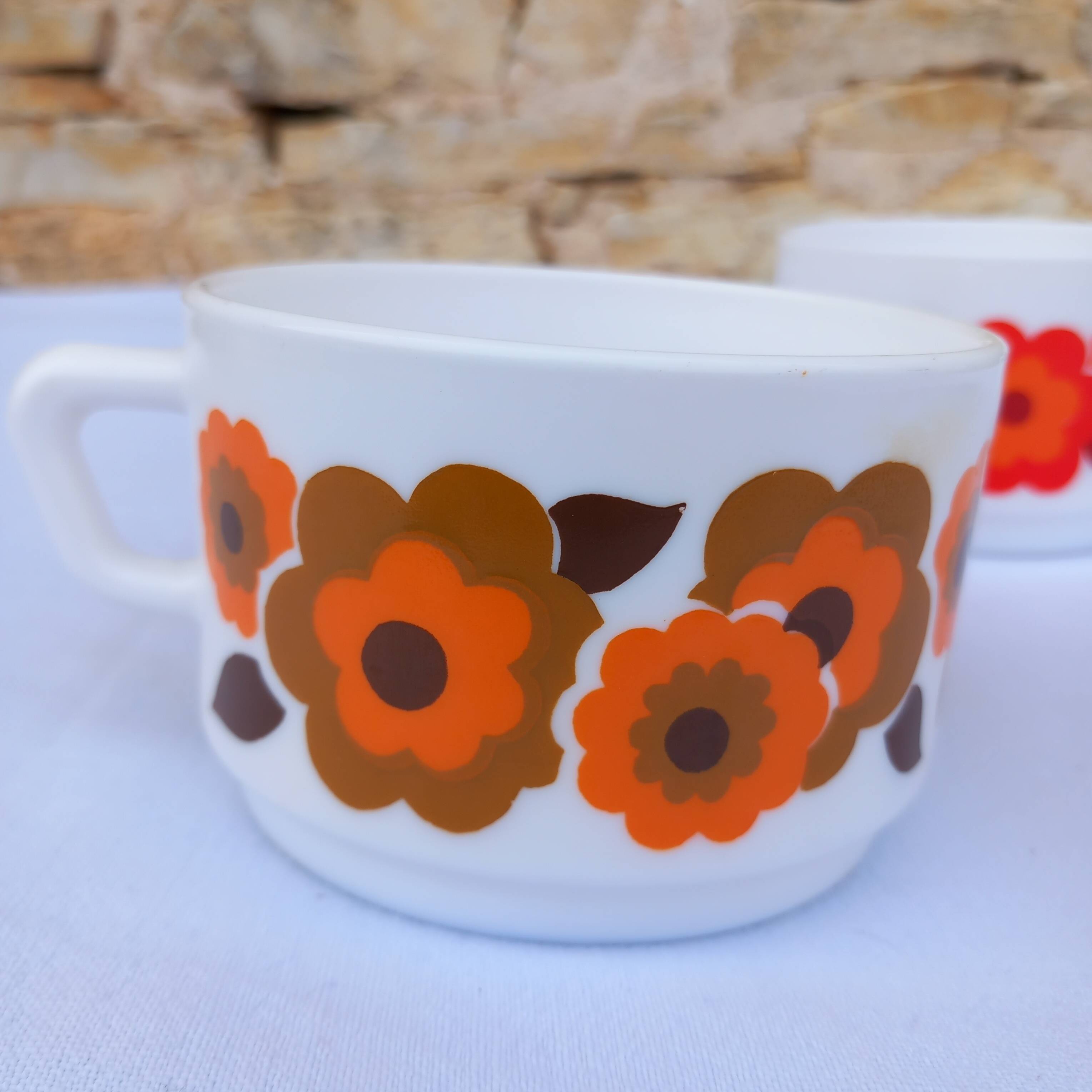 2 large 70s Arcopal cups - Lotus pattern