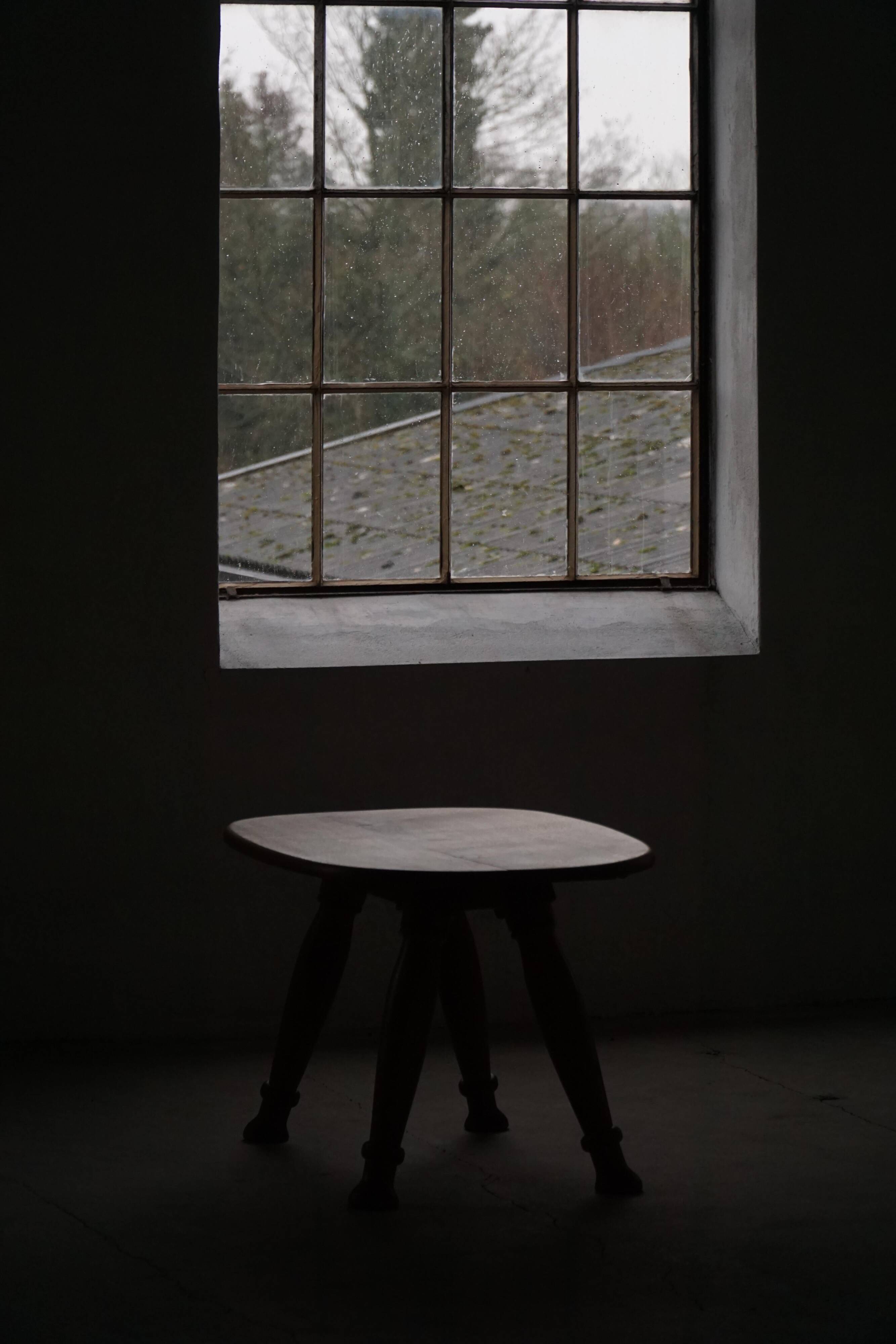 Mid-20th century Danish coffee table / side table in oak, Otto Færge, 1940s.