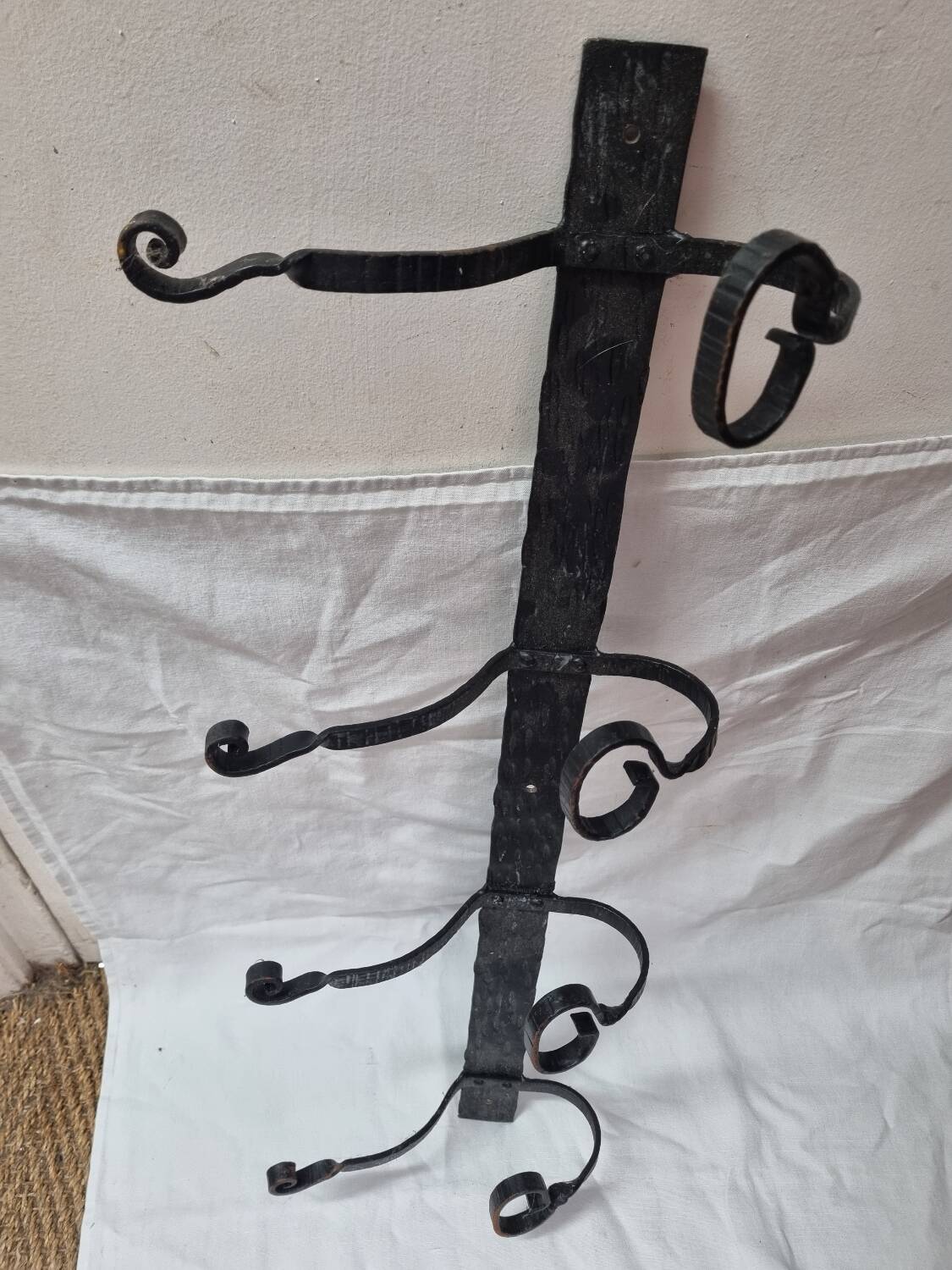Coat rack with 4 iron coat hooks