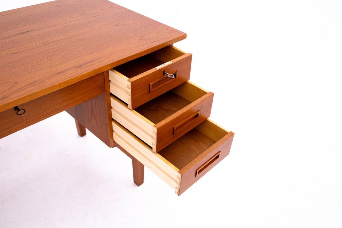 Bureau en teck, Danemark, années 1960.