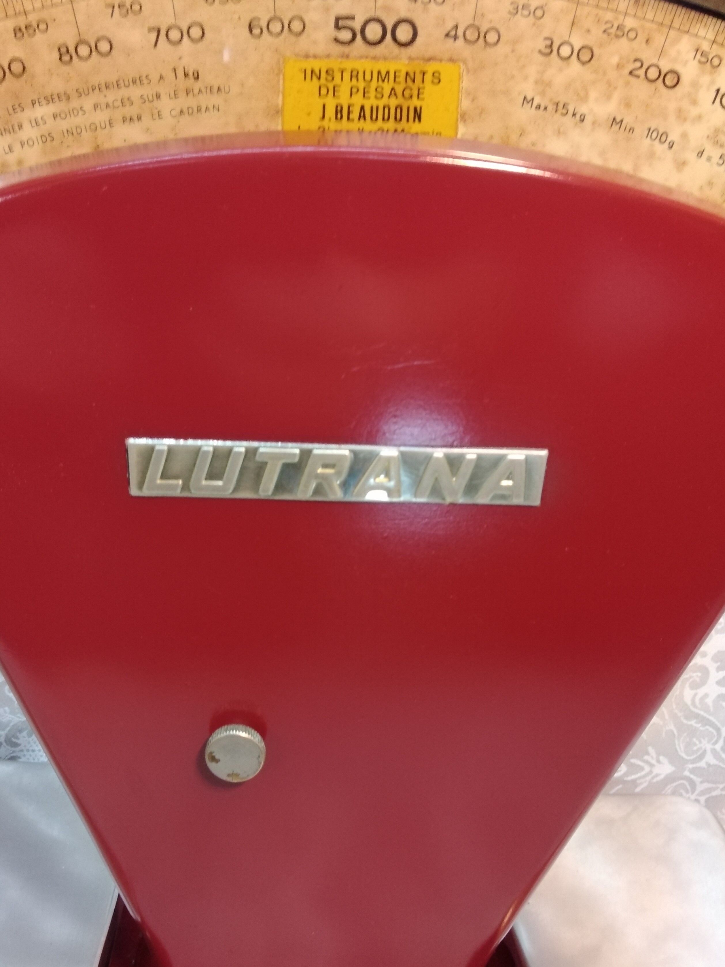 Old Lutrana purple red laqué trade scale