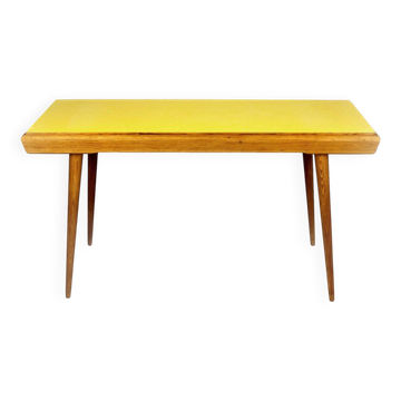 Table basse avec plateau en Formica double face d'Interier Praha, années 1960.