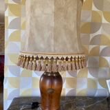 Table lamp with lampshade