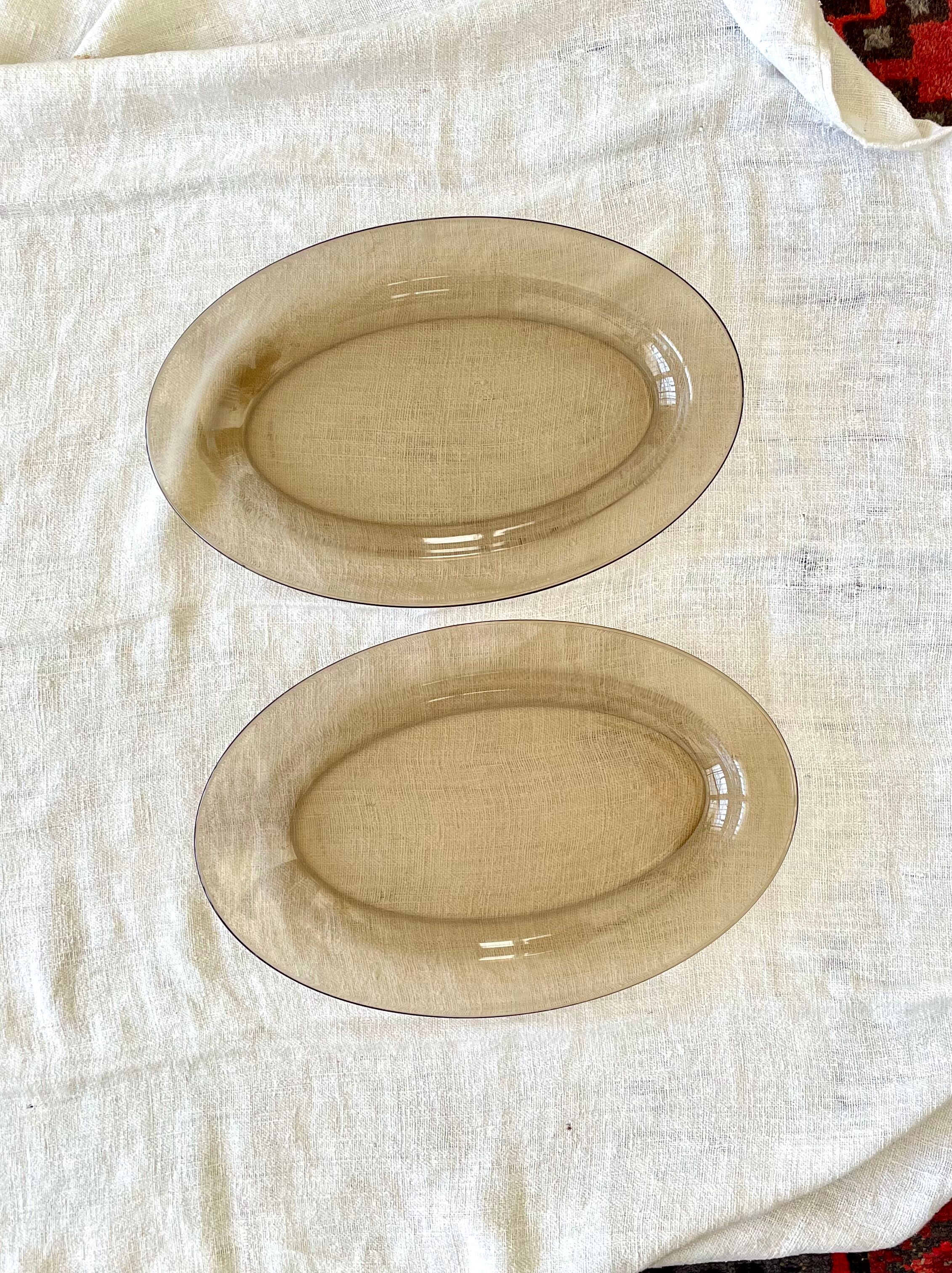 Set of 2 vintage oval dishes in Arcoroc "Shell" smoked glass France
