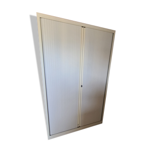 armoire métallique blanche