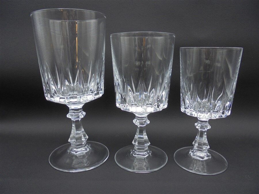 Set of 30 crystal-footed glasses