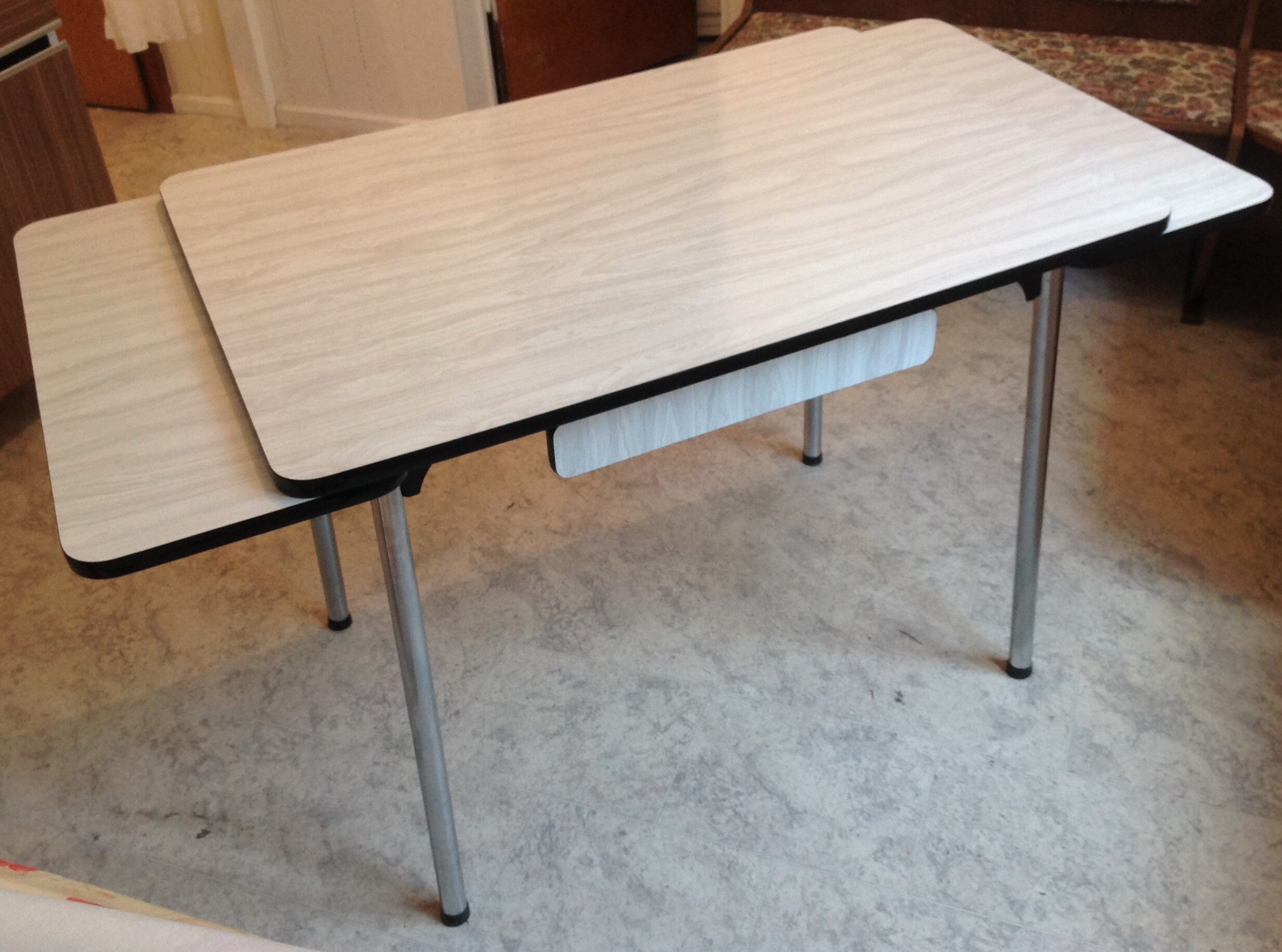 Table in grey formica and chrome feet / vintage 60s-70s