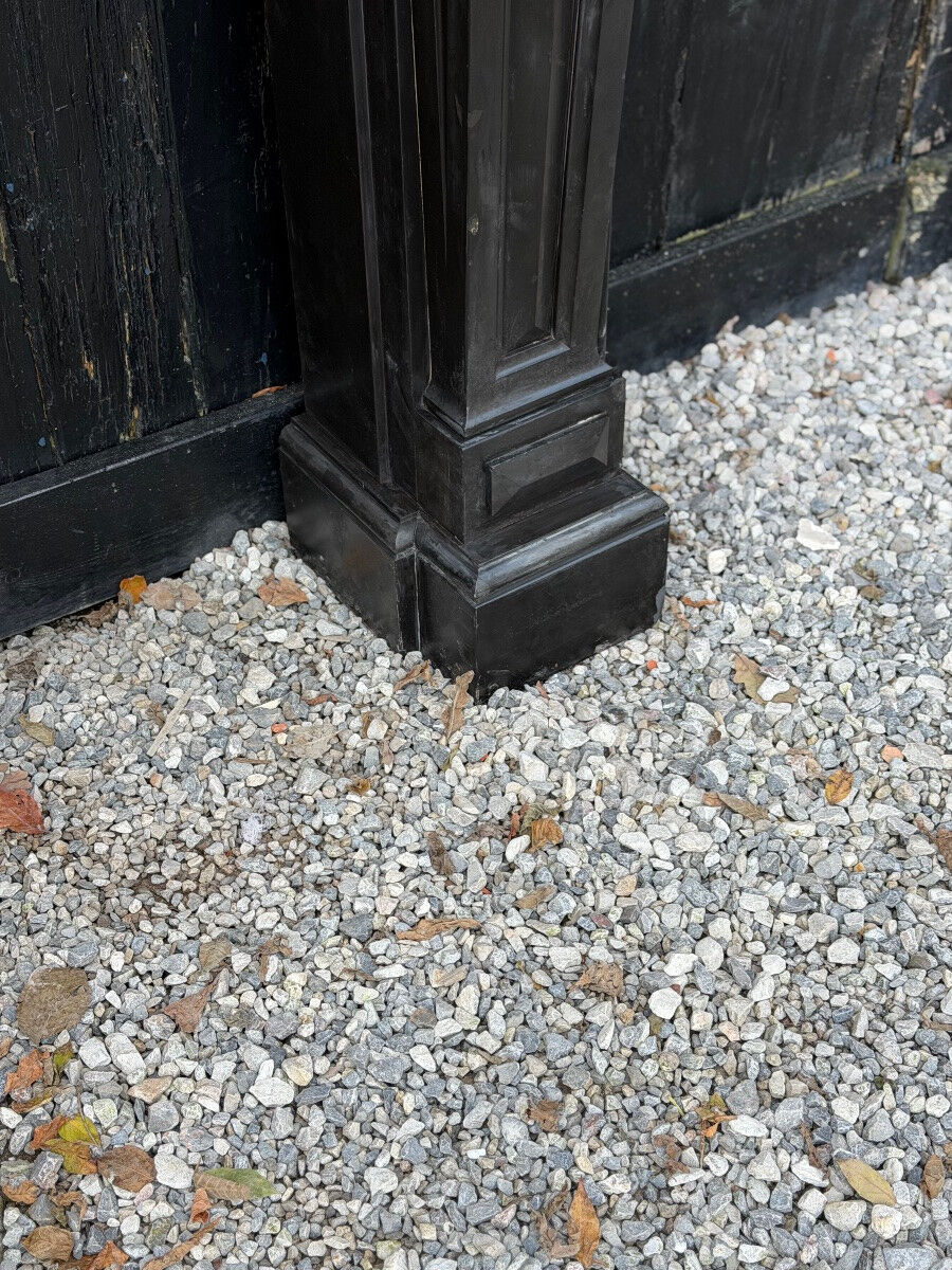 Grande cheminée Napoléon III en marbre noir de Belgique, vers 1880