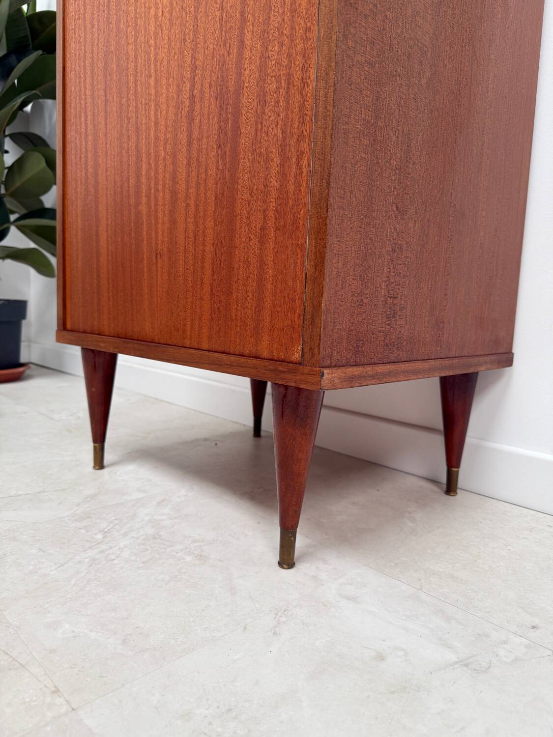 Standing man entrance cabinet