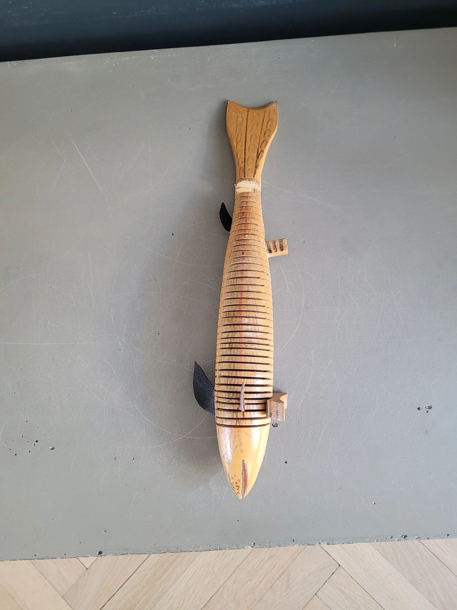 Vintage handmade wooden articulated fish - Ref 854