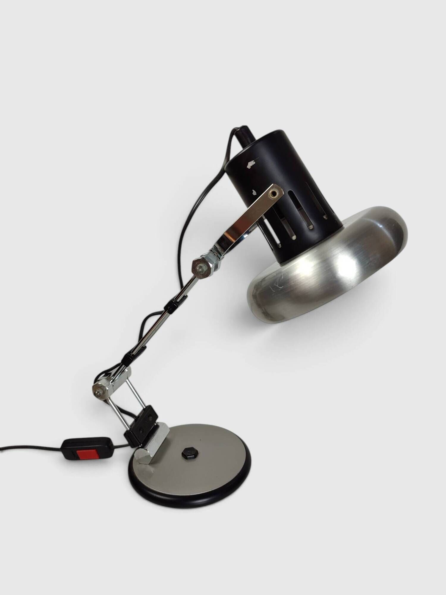 Modernist articulated desk lamp