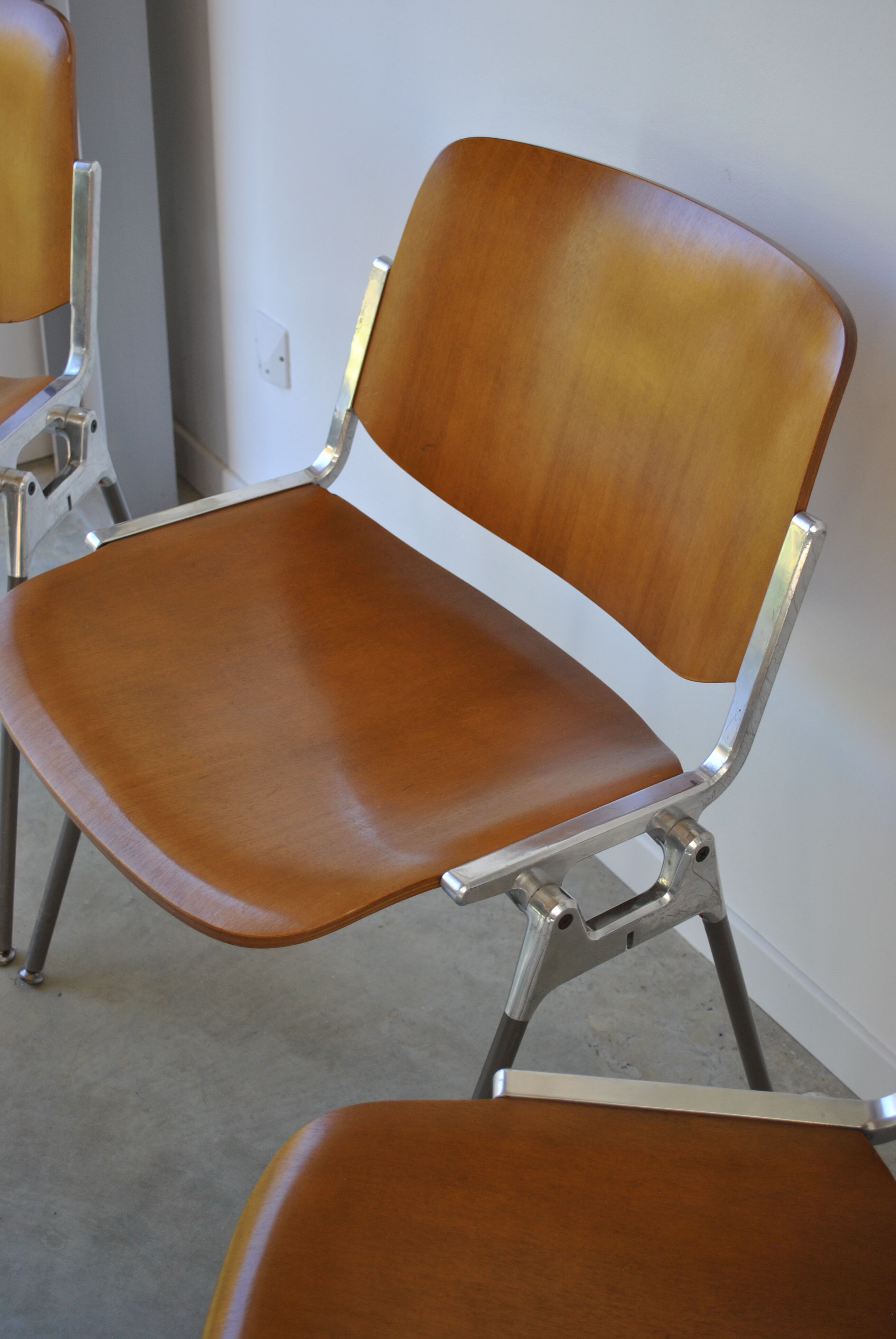 Chaises DSC-106 de Giancarlo Piretti éditées par Anonima Castelli ,1970