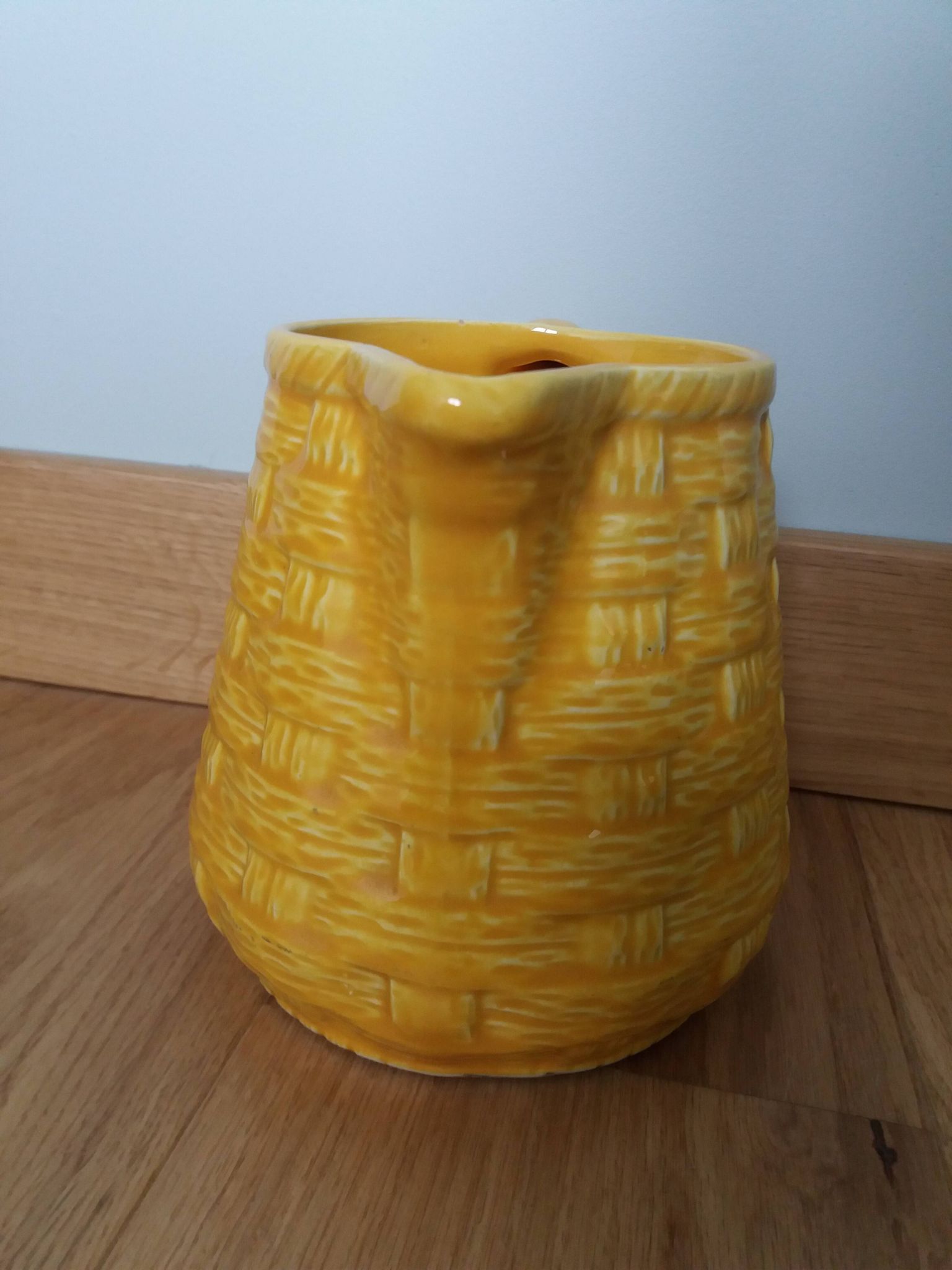 Pichet Digoin Sarreguemines barbotine décor osier