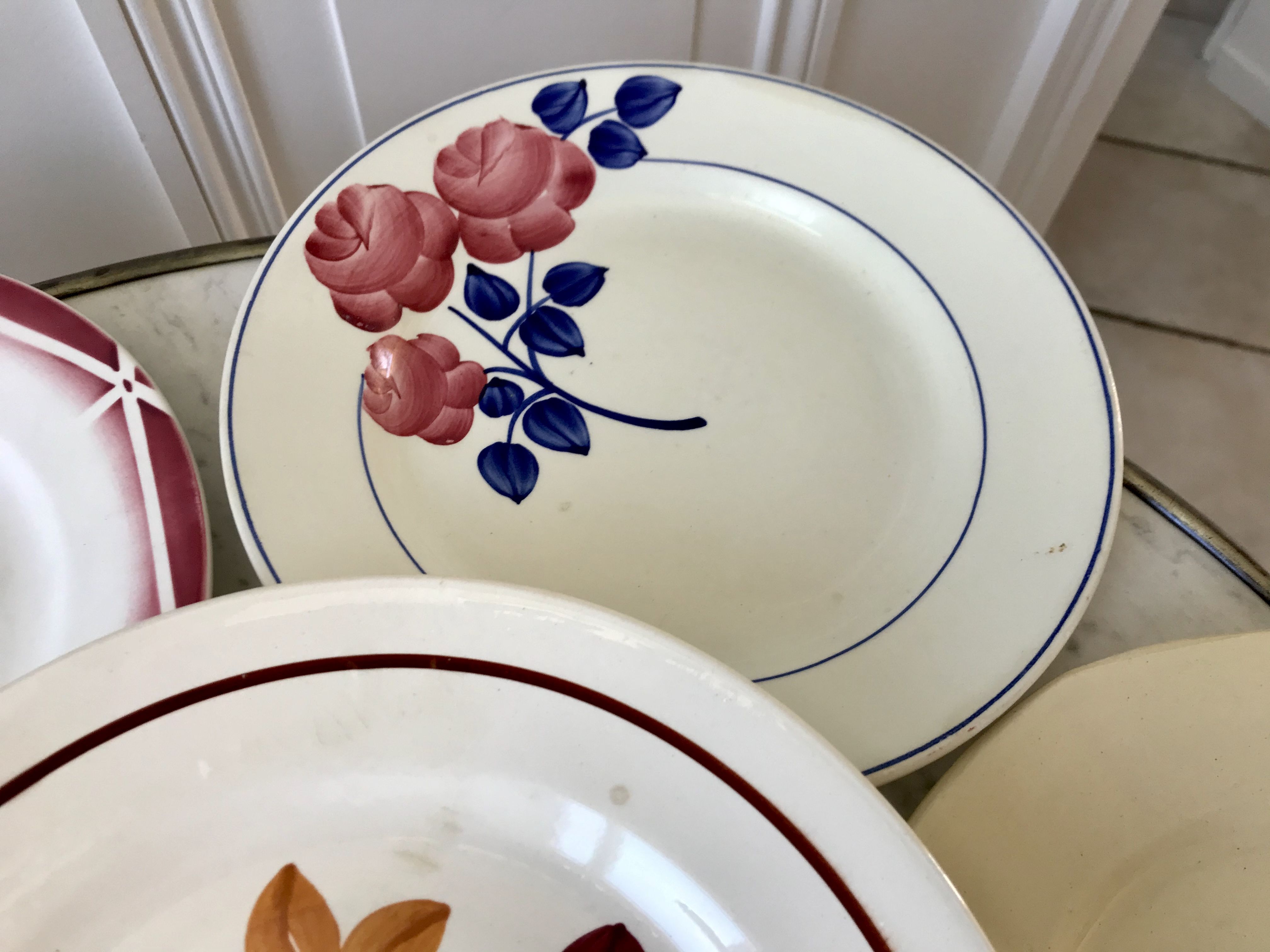 Set of 6 flat plates mismatched Digoin Sarreguemines, Terre de Fer and HBCF 30s