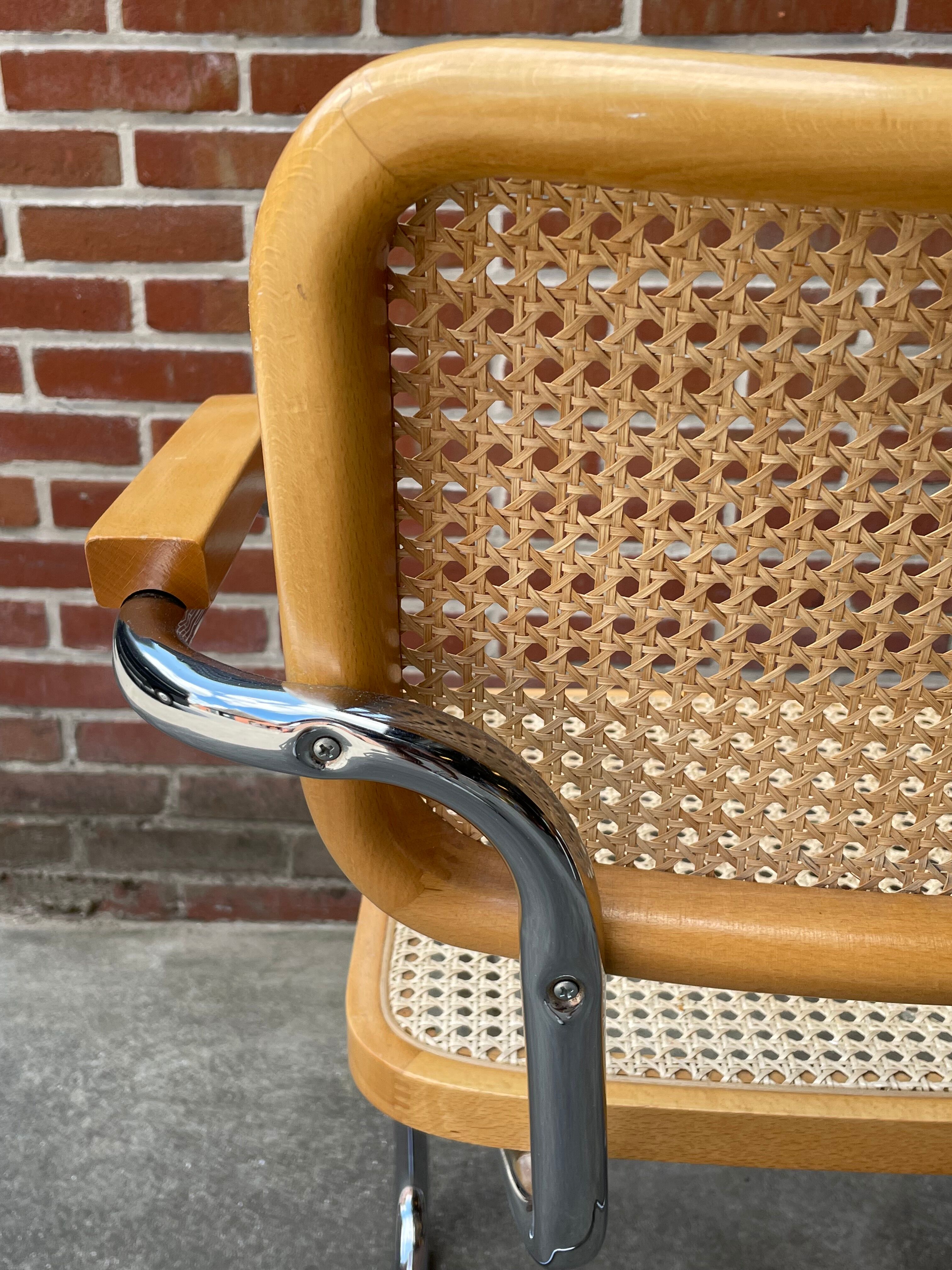 Cesca chair B64 with armrests by Marcel Breuer Design