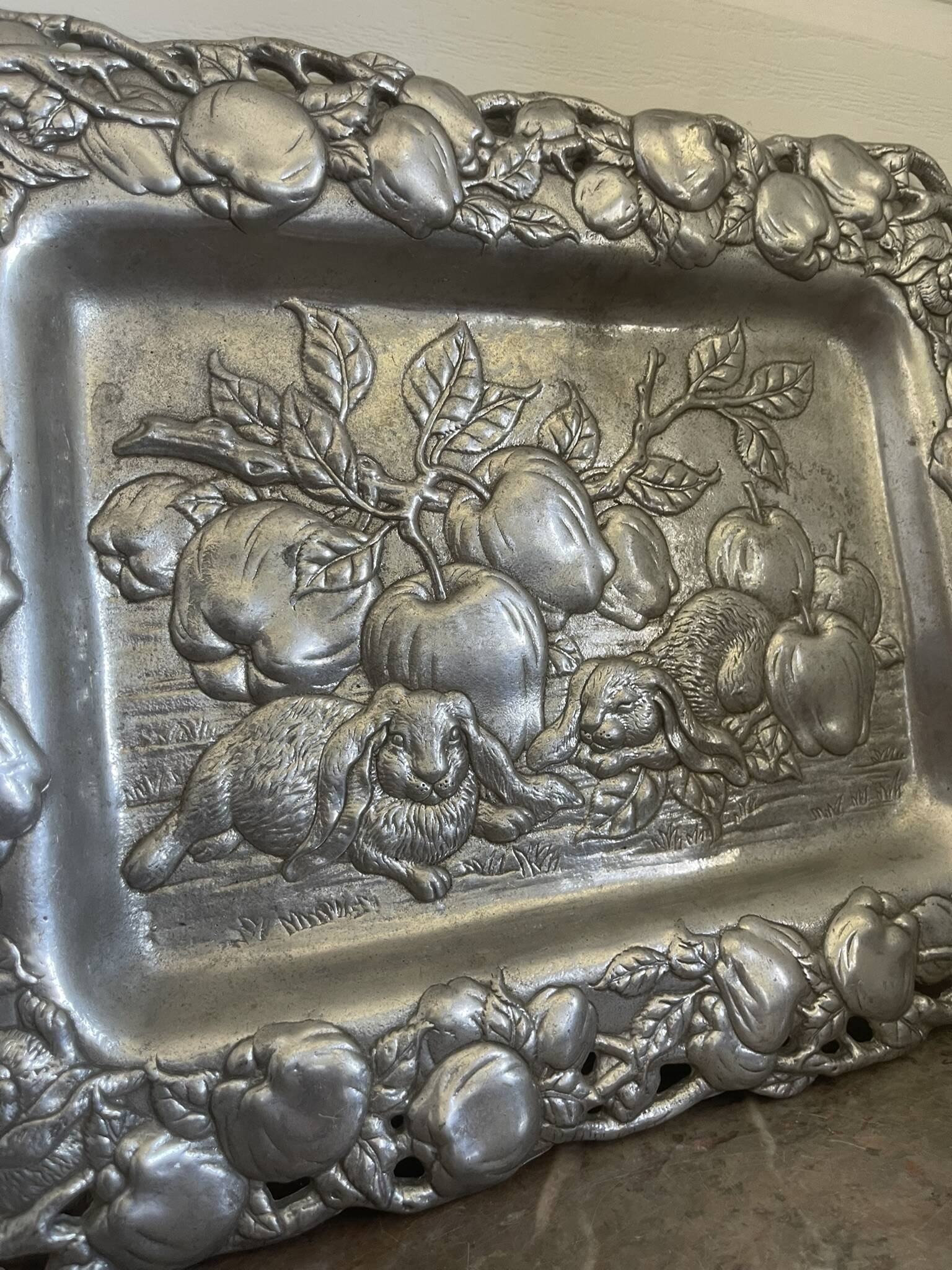 Vintage Arthur Court Designer Apple Bunnies Metal 1993 4