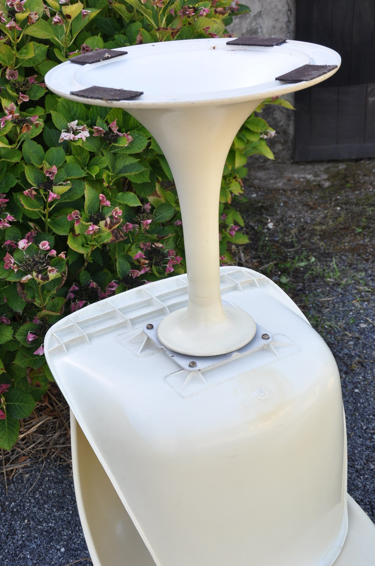 70s foot tulip chairs