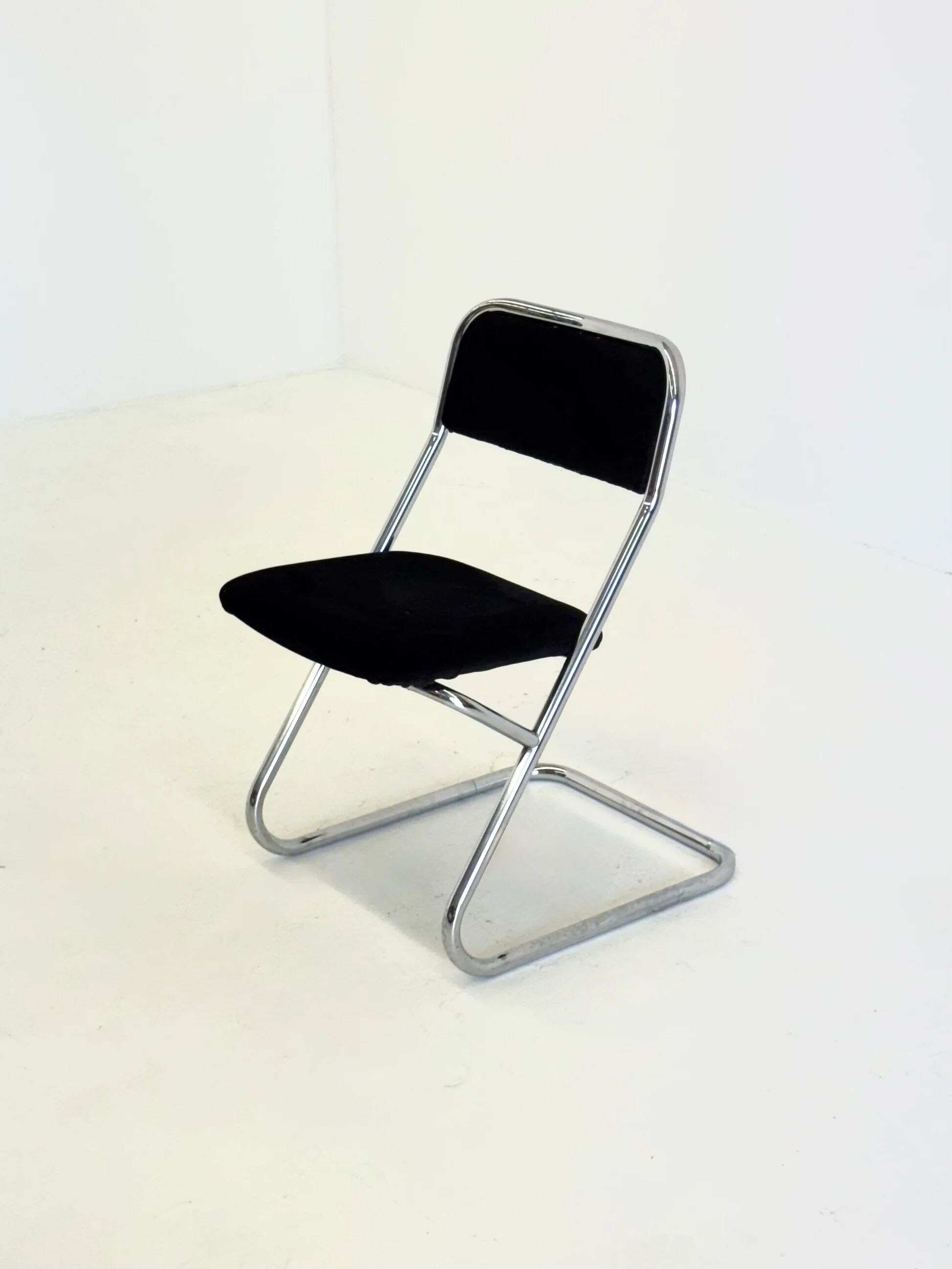 Set of 4 vintage tubular frame dining chairs in black velvet