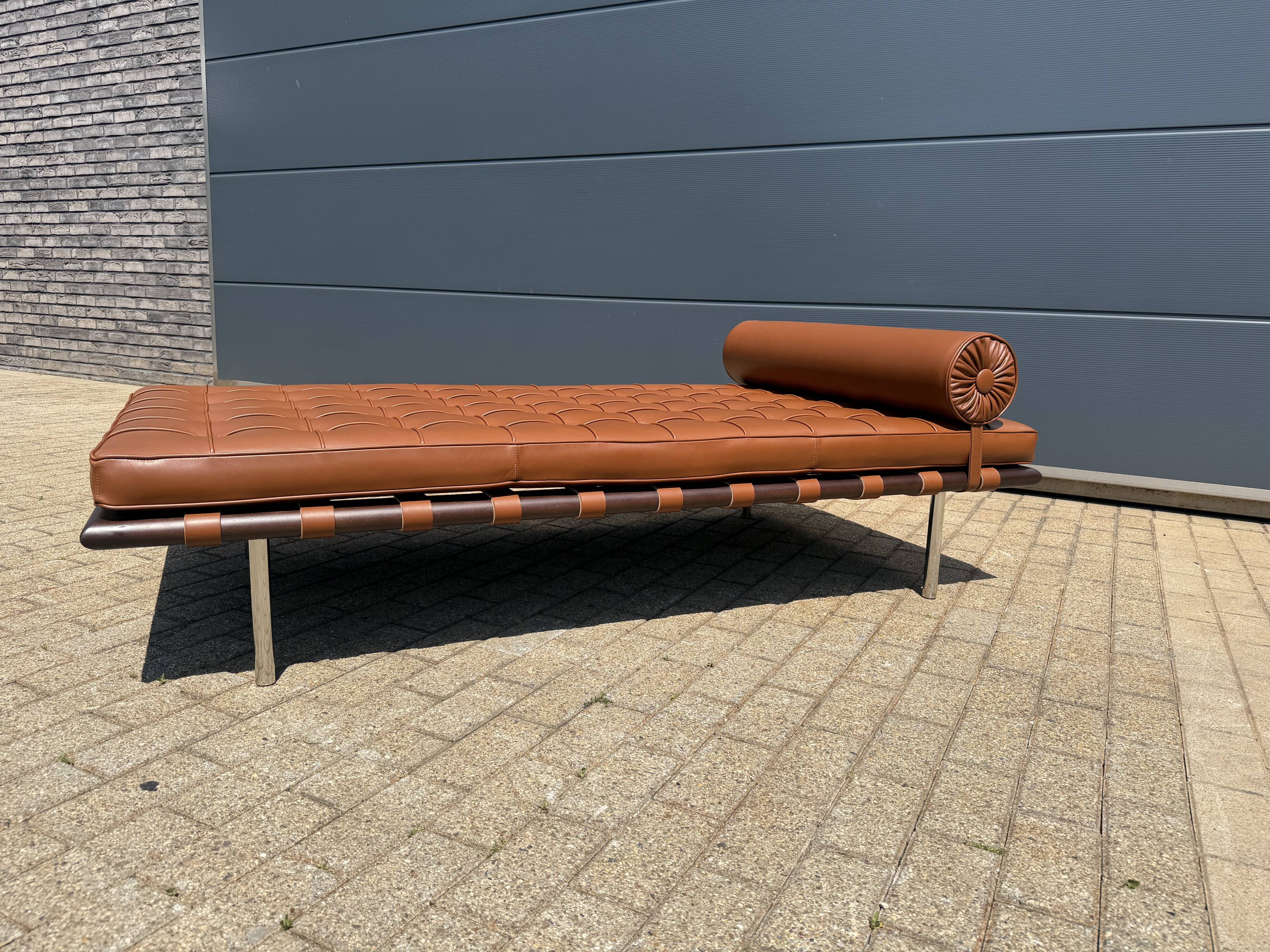 Knoll barcelona daybed mies van der rohe in cognac venezia leather, as new