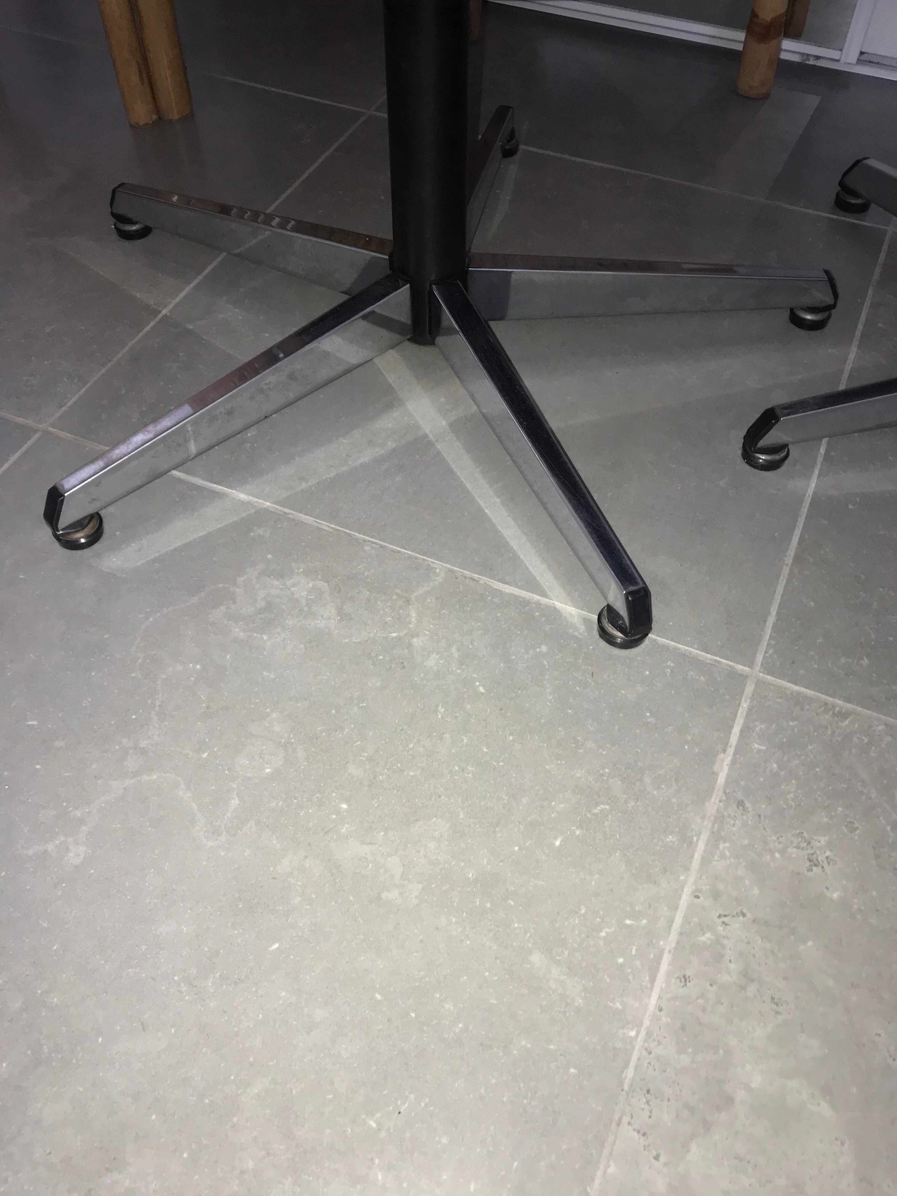 Paire de fauteuils de bureau pivotant orange année 70