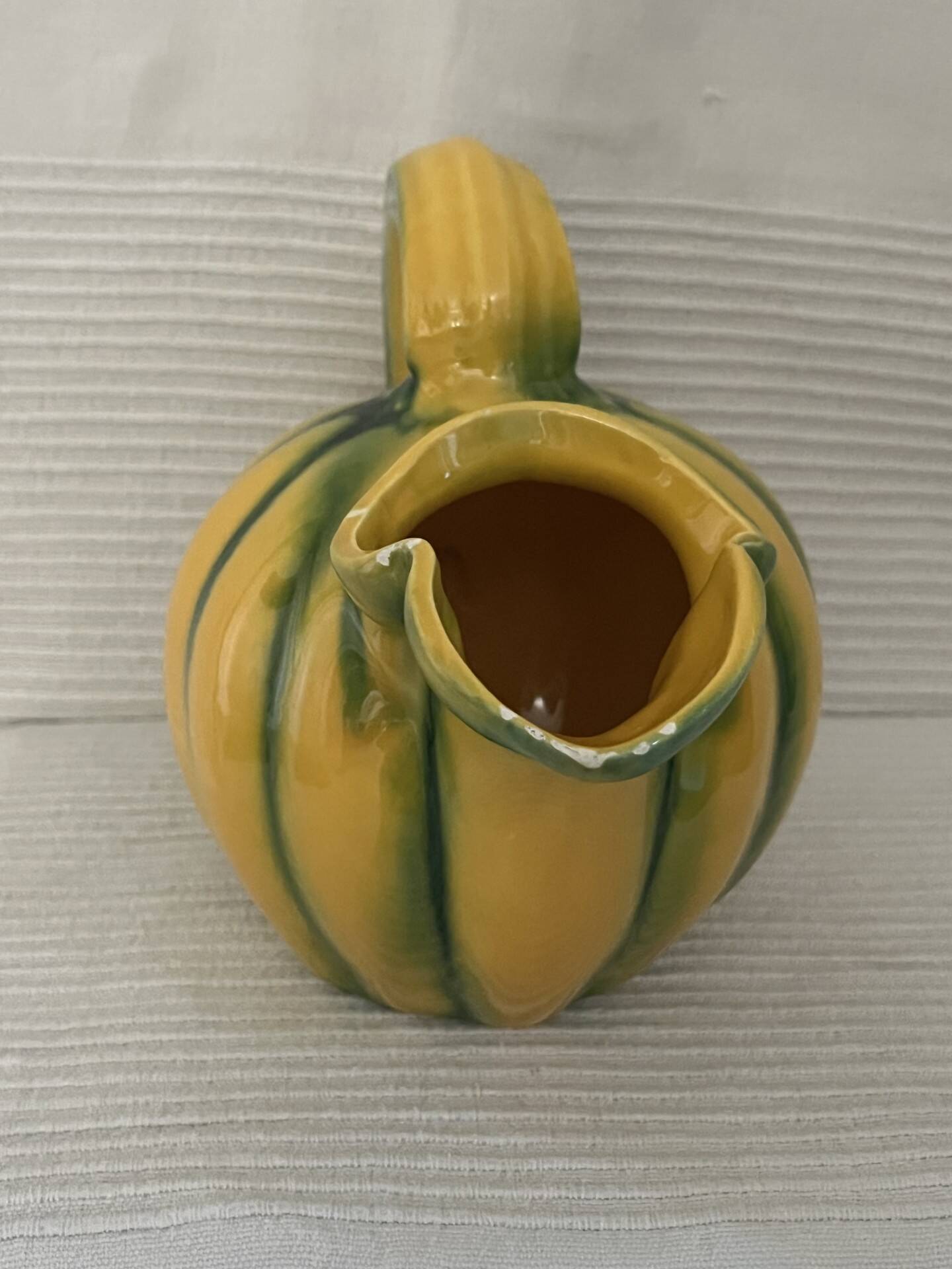 Pichet forme melon en ceramique