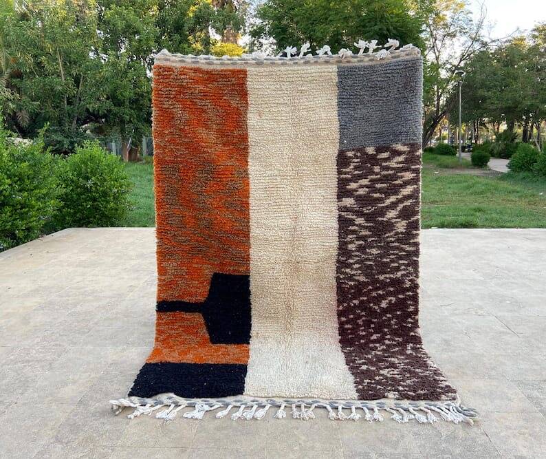 Handmade wool rug in colourful patterns, size 150x250 cm.