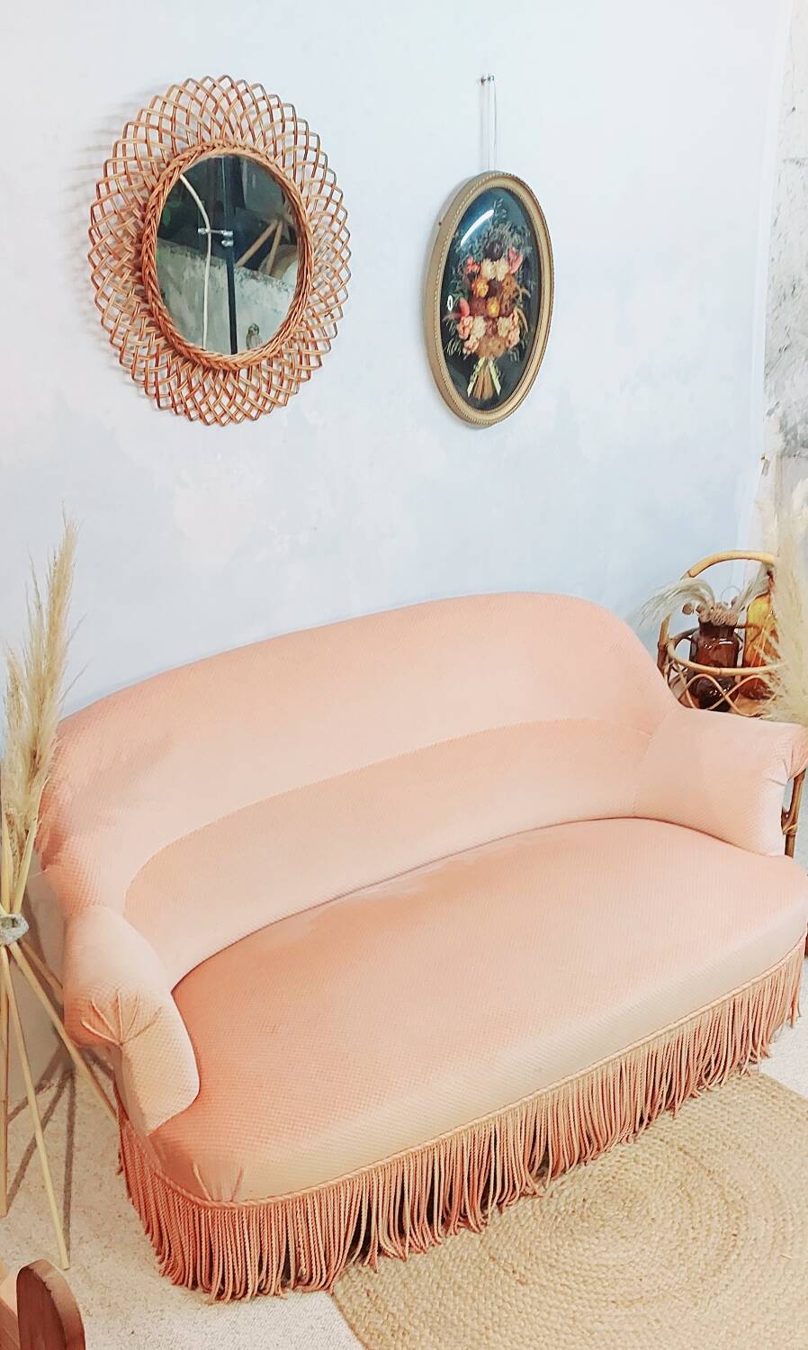 Powder pink toad bench