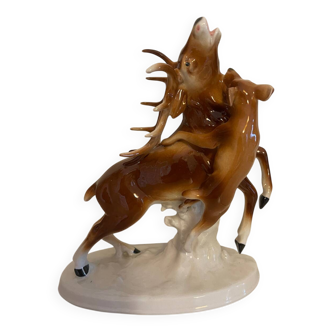 Hunting porcelain