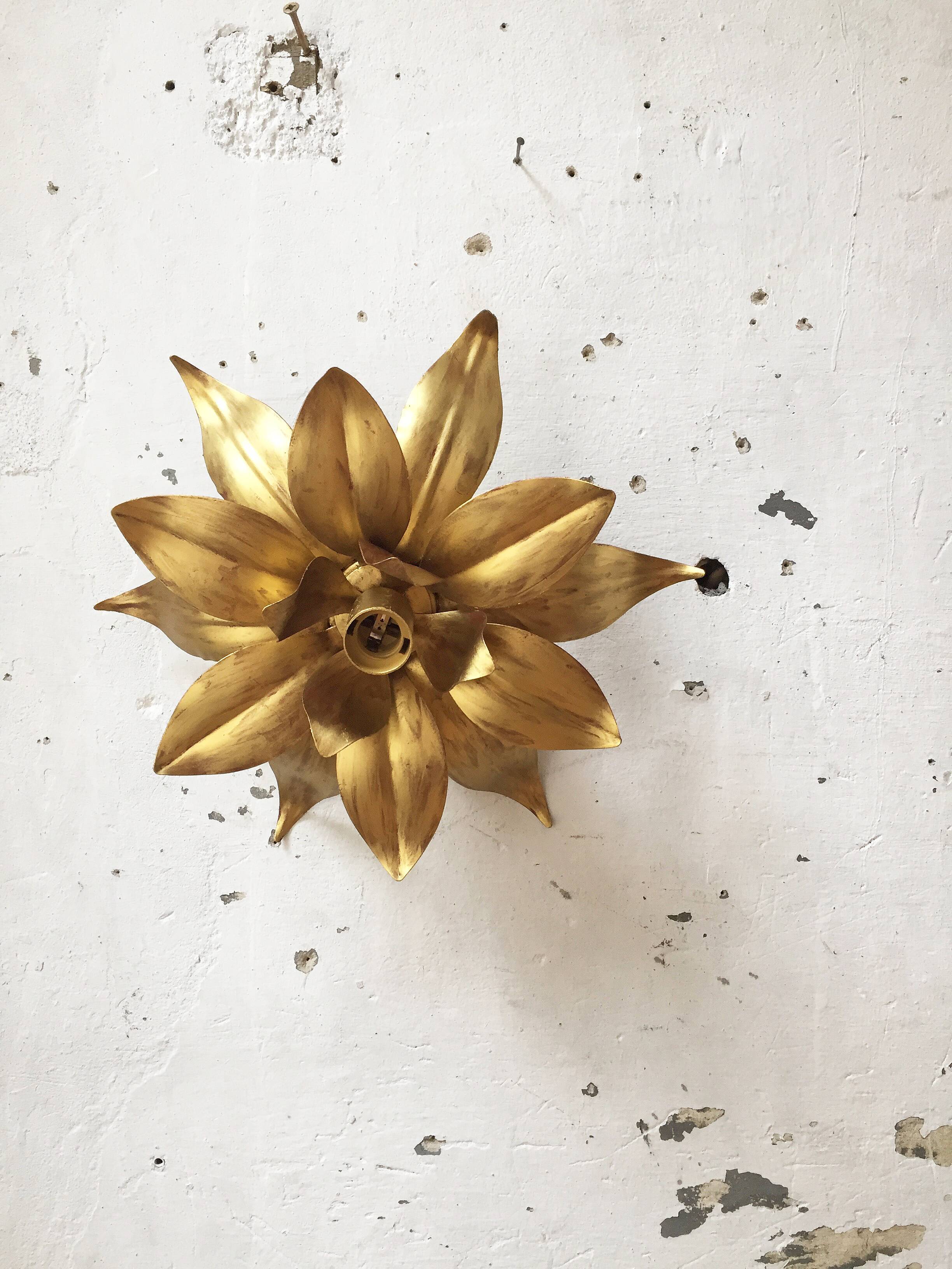 Old wall light flowered