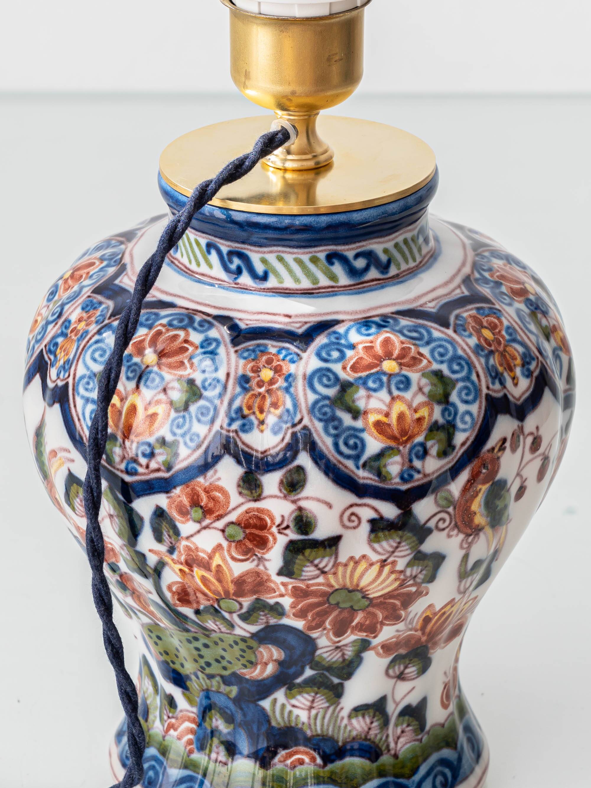 Dutch chinoiserie table lamp in polychrome Delftware, Makkum, with a new coral silk shade