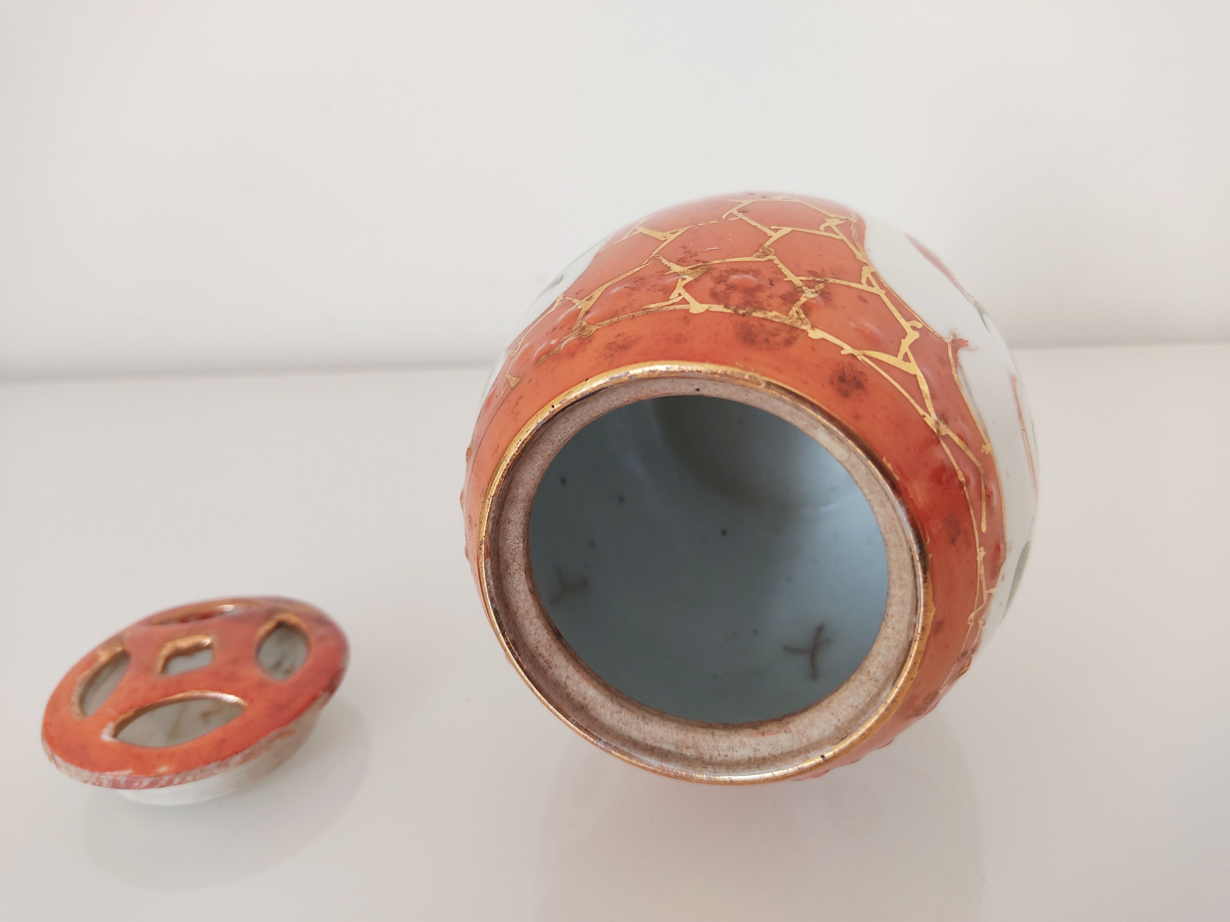 Hand-painted chinese covered pot