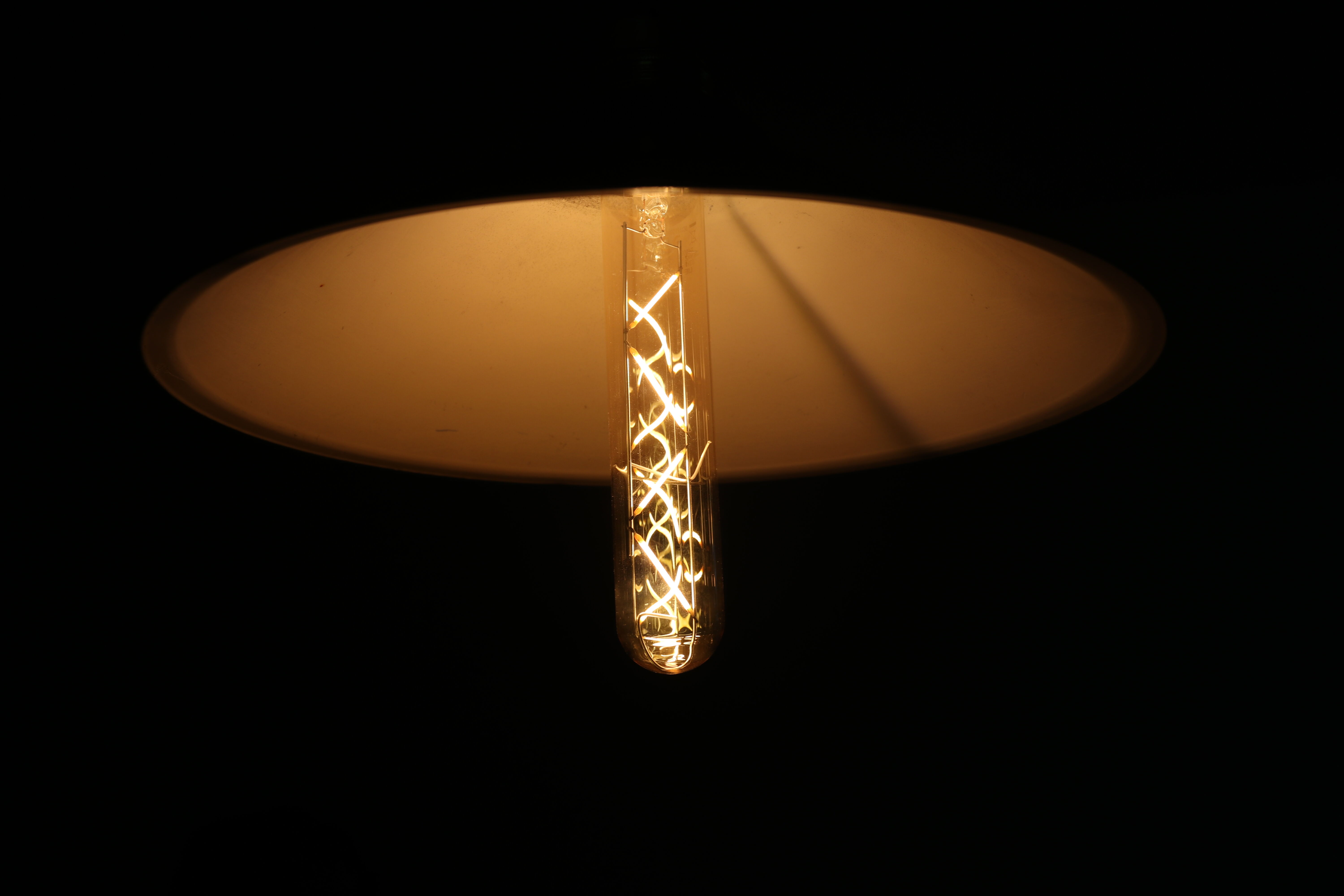 Batch of two industrial hanging lamps