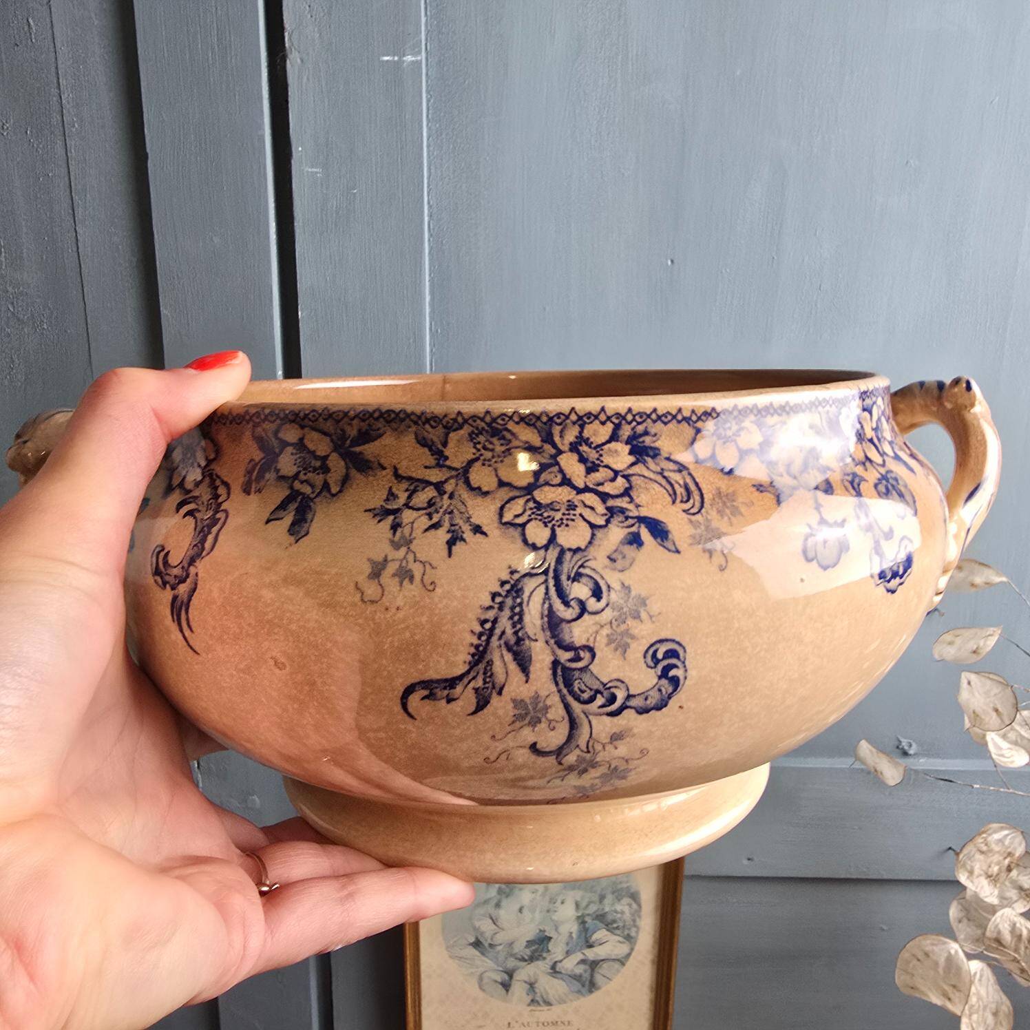 Antique Boulenger & Cie Choisy-le-Roi Wild Rose Terre de Fer tureen base