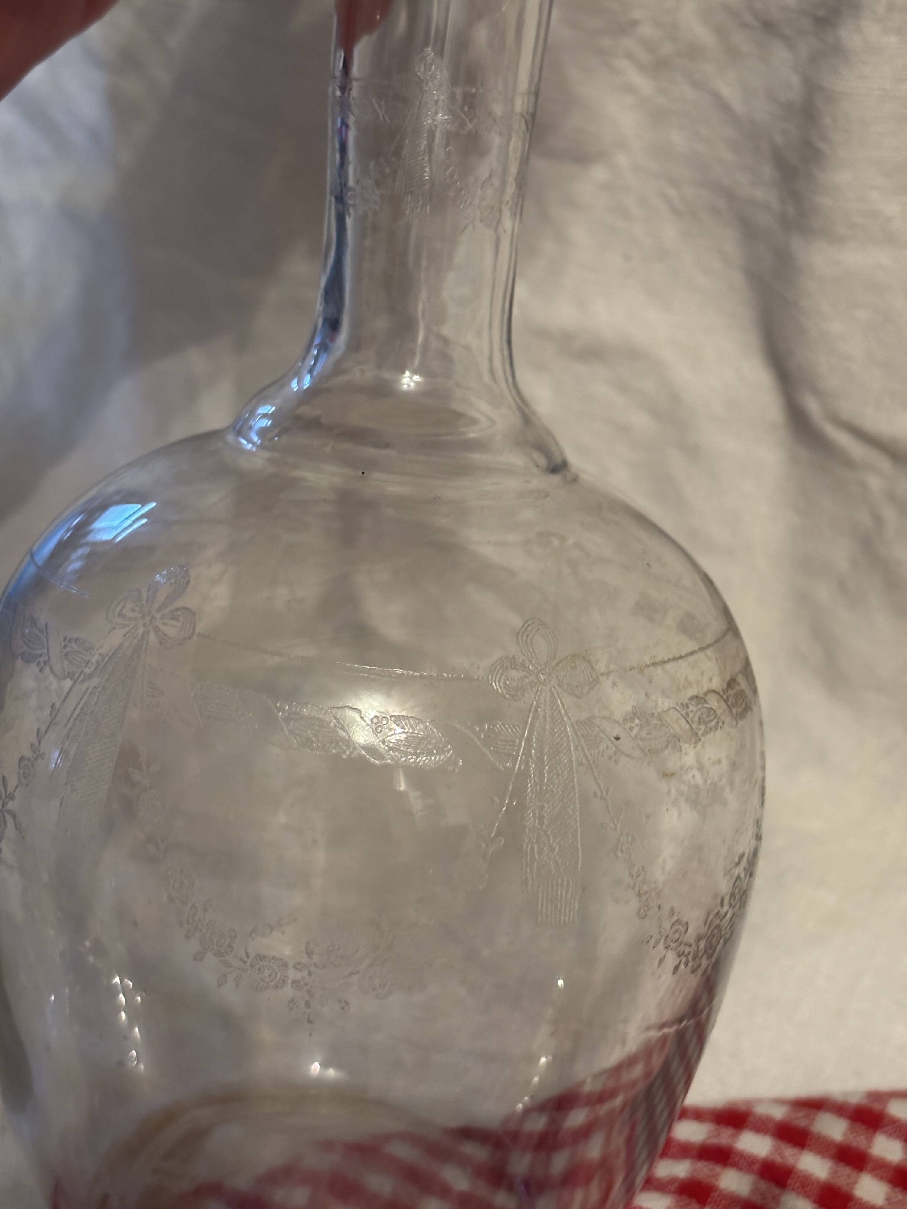 Antique engraved crystal carafe – floral decoration – matching Saint-Louis