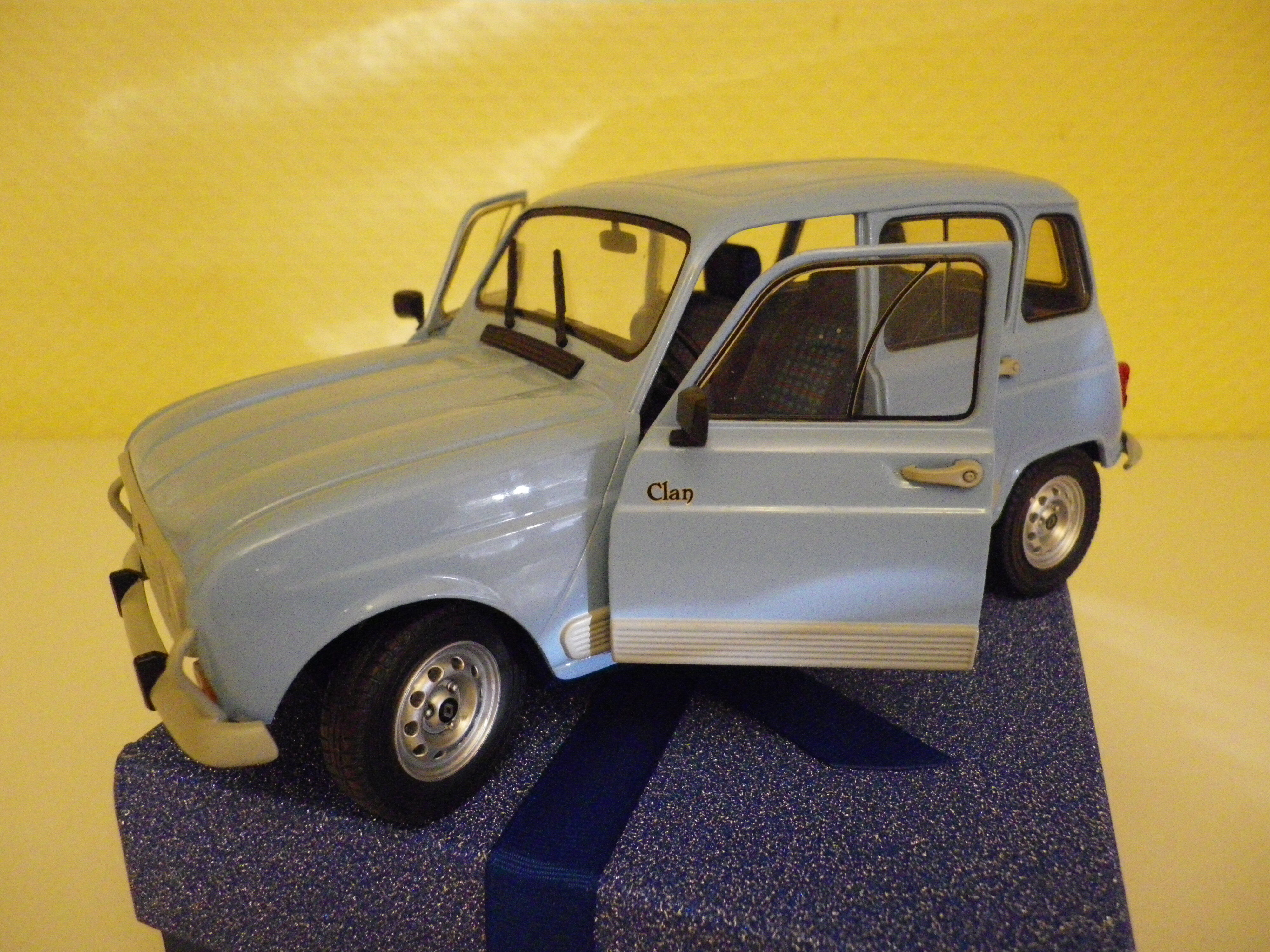 Renault 4 GTL Clan Collection - Solido - 1/18 - in its original box