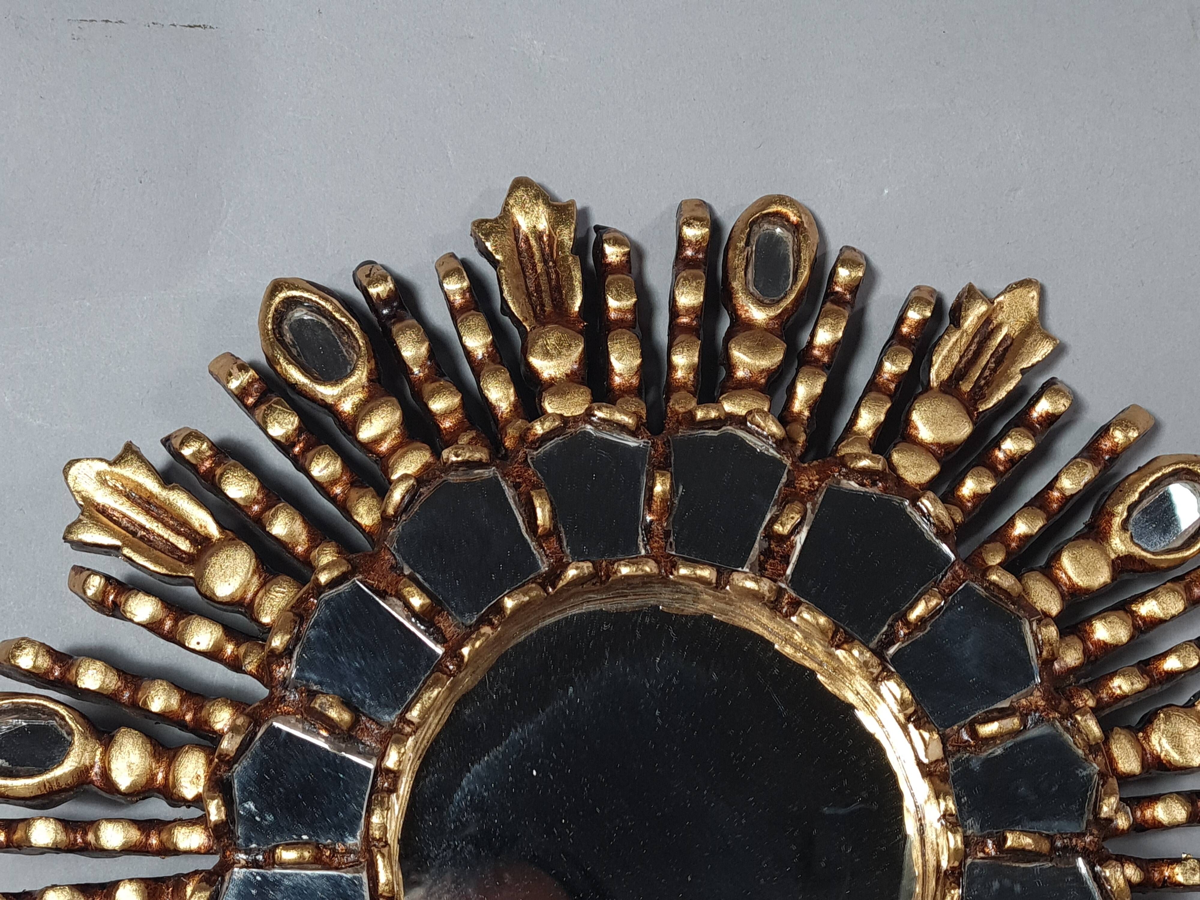 Vintage 35 cm gilded carved wood sun mirror with wooden slats D326
