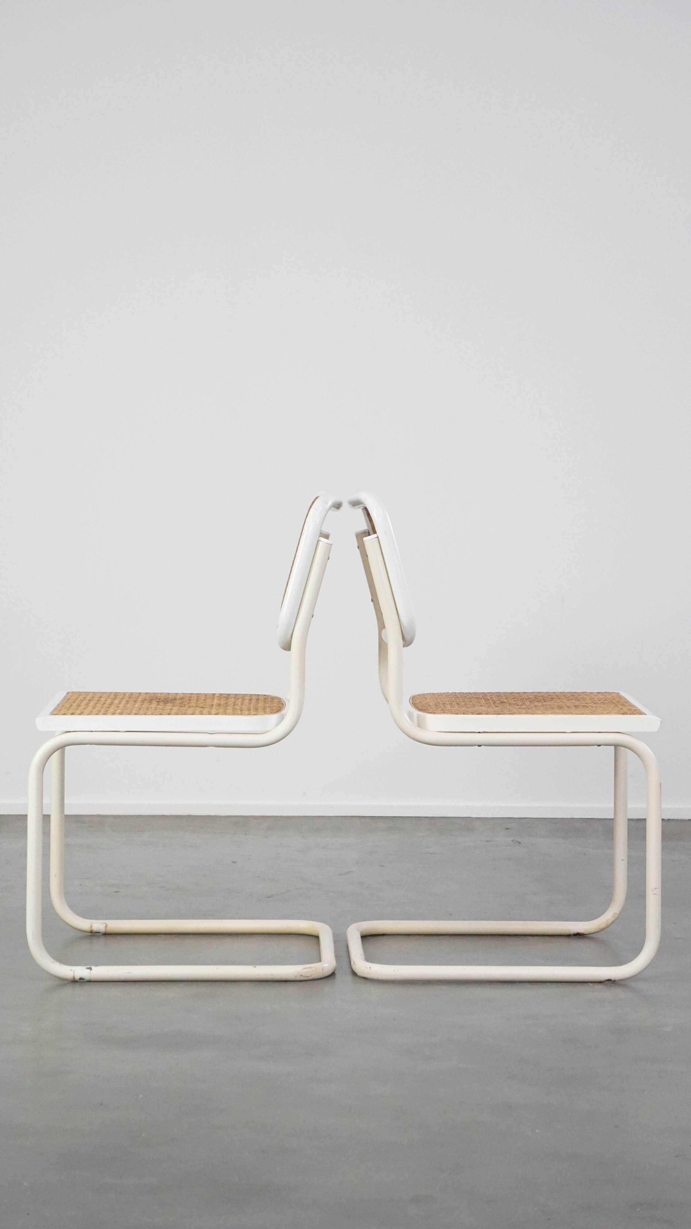 Lot de 4 chaises de salle à manger blanches au design vintage dans le style de Marcel Breuer avec assise en osier