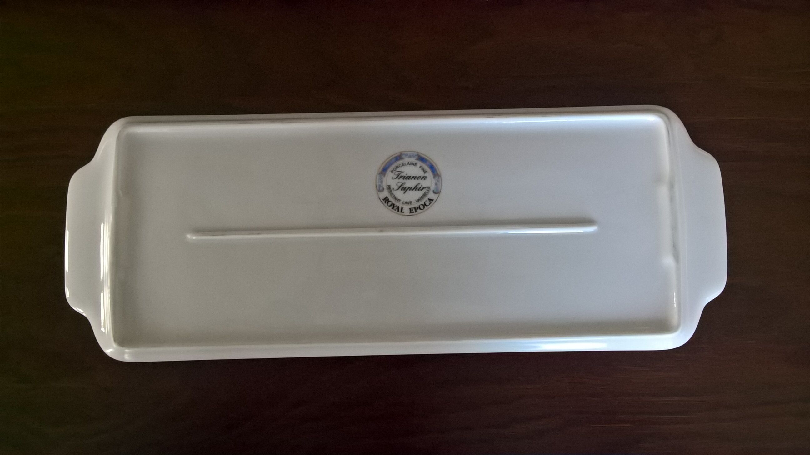Porcelain cake dish