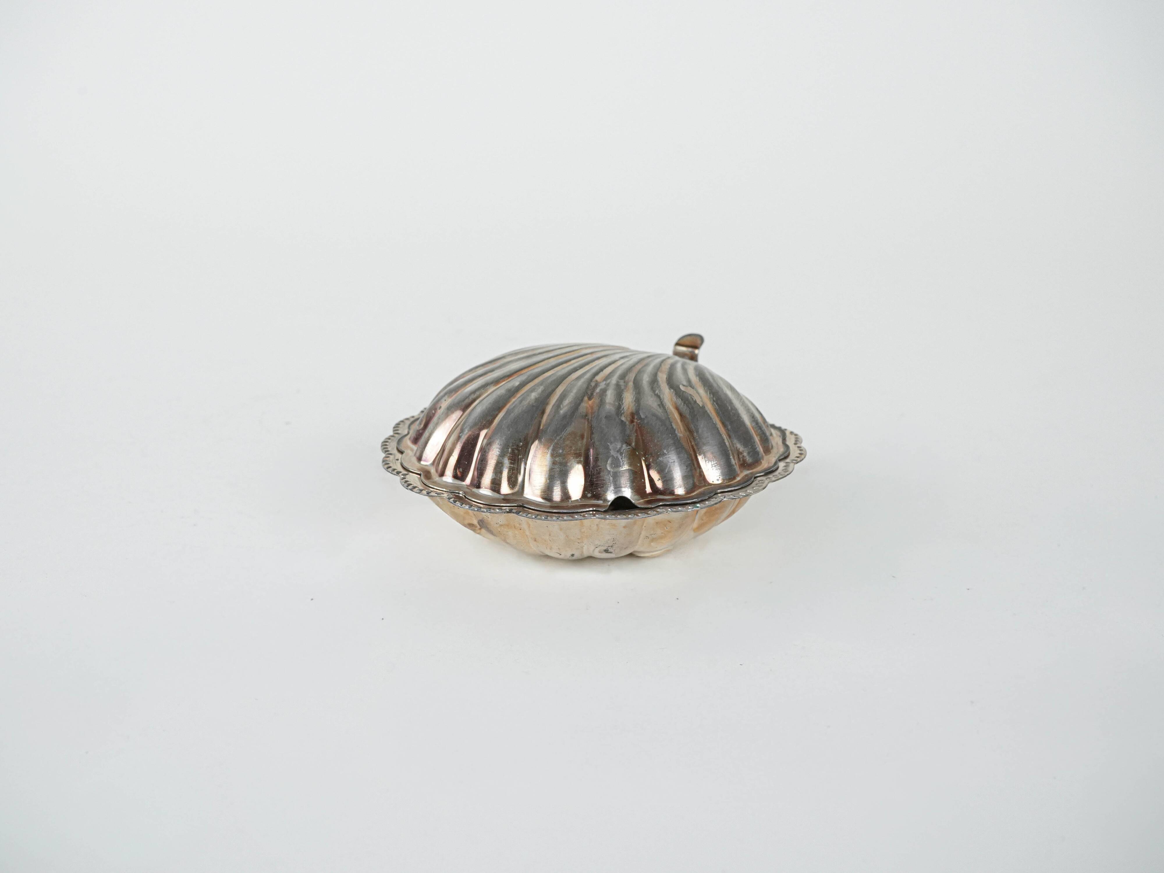 Metal shell-shaped box, Italian design, 1960s, made in Italy