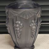 Art"deco vase with vine decoration