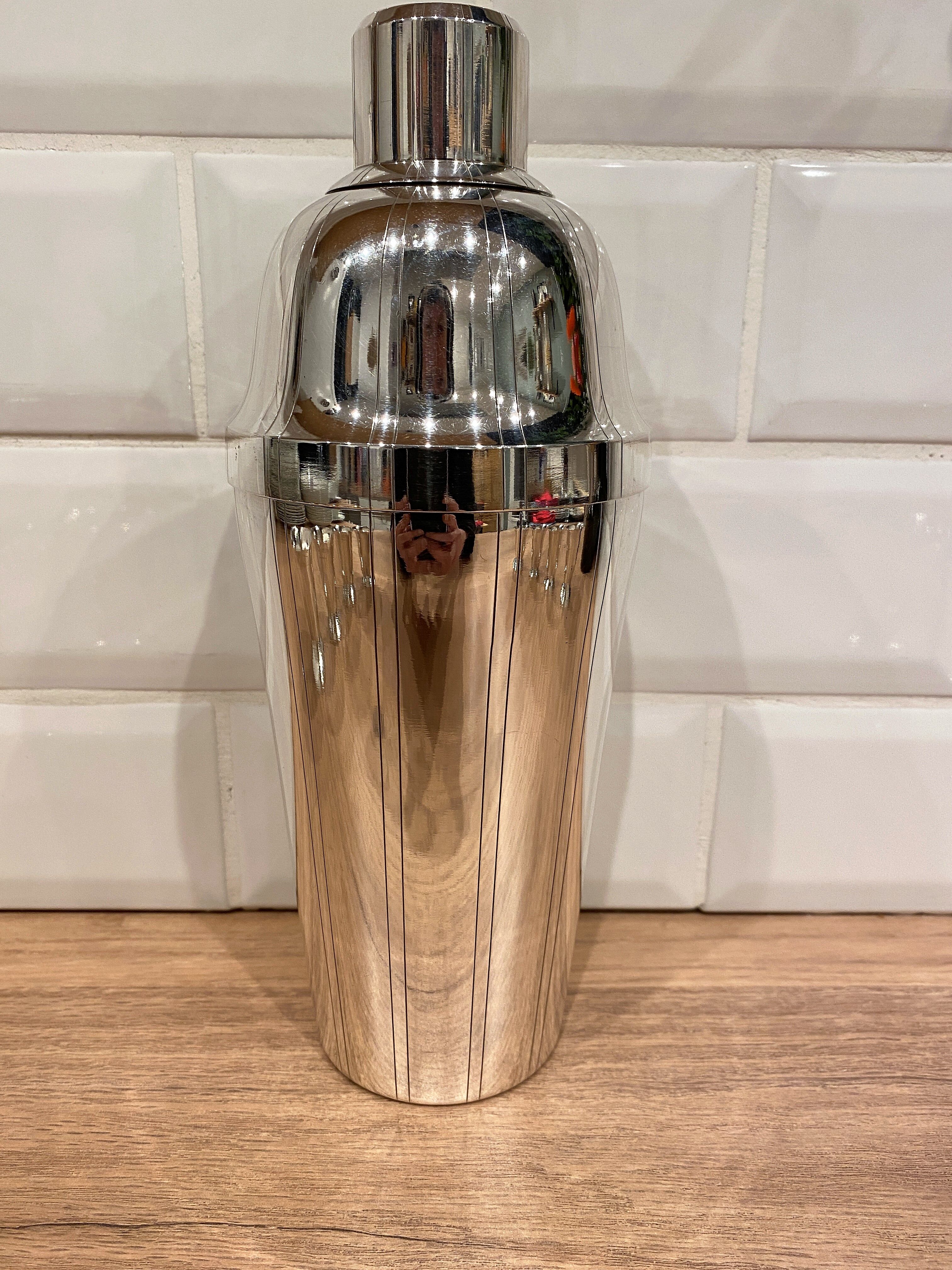 Shaker et 8 gobelets
